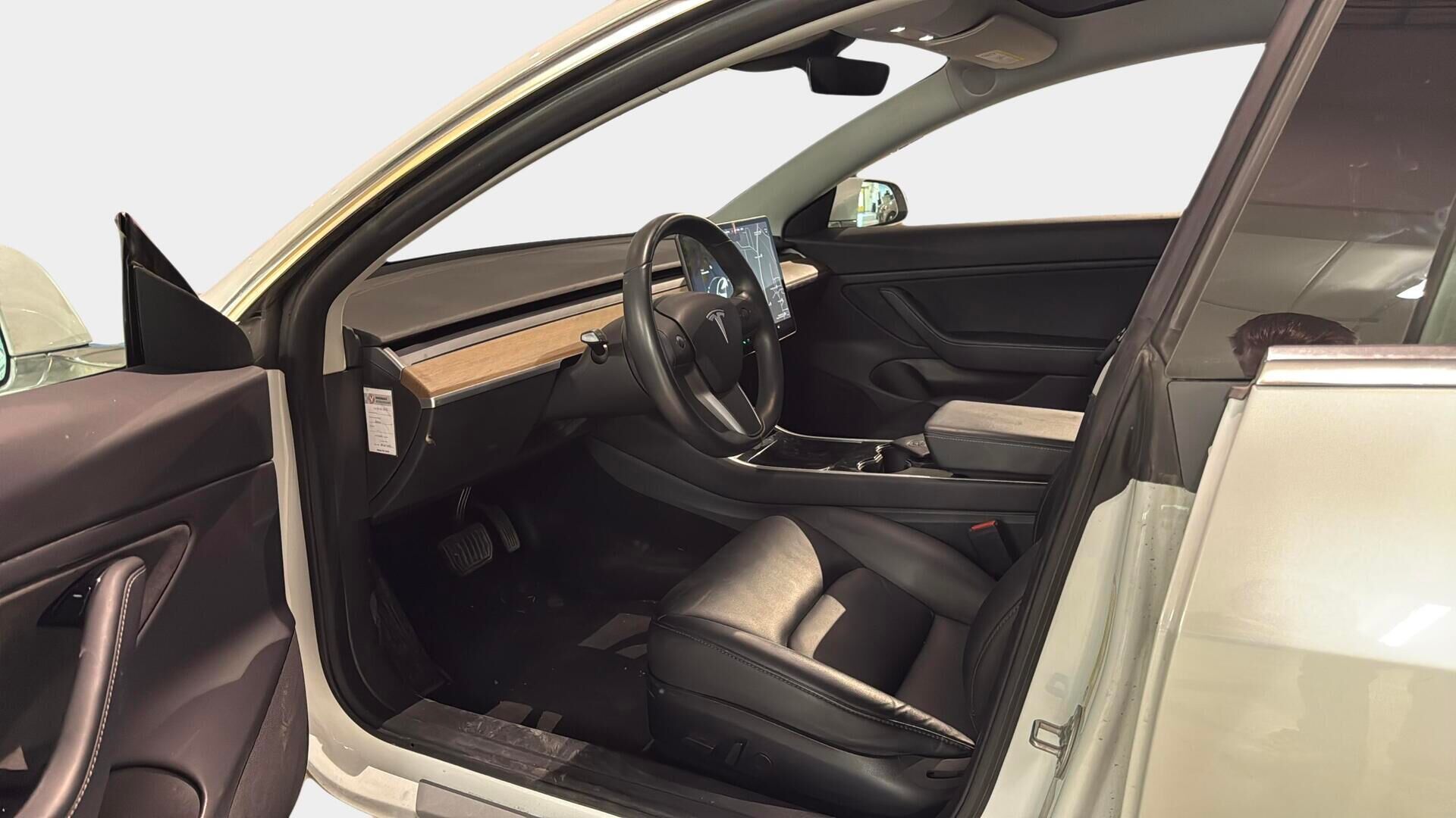 TESLA MODEL 3 2019 Standard Range Plus / Autopilot / Premium Audio / Musta Nahkasisusta / Lasikatto / Peruutuskamera /