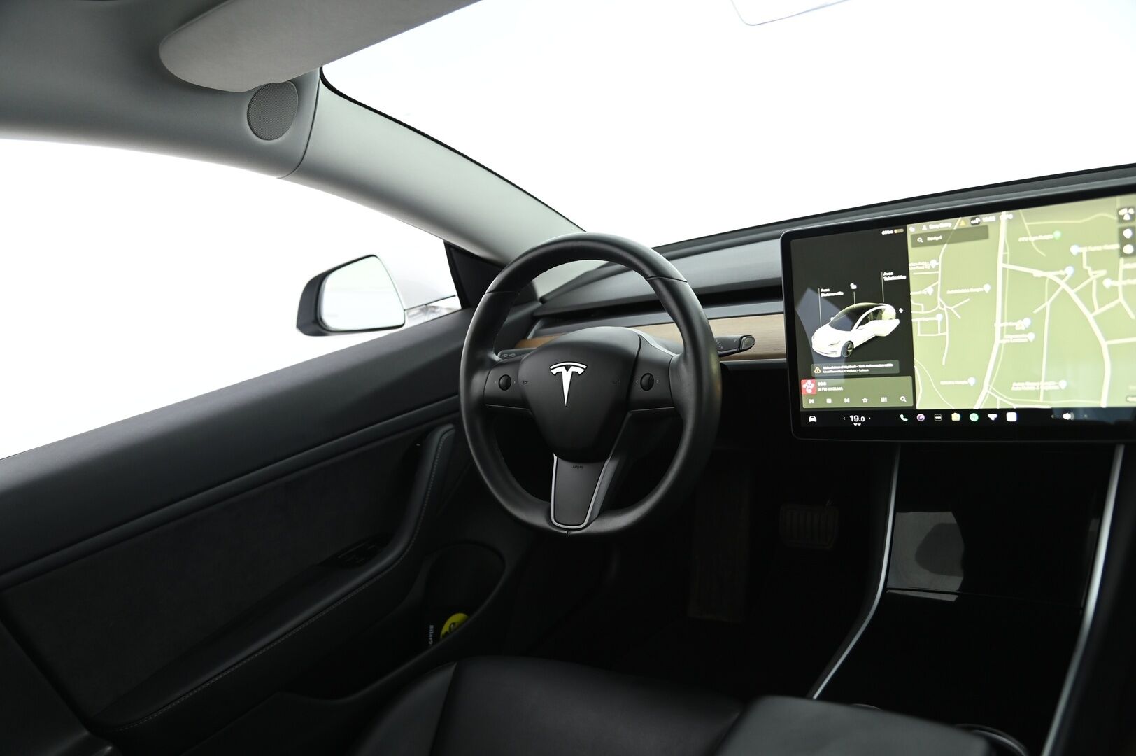 TESLA MODEL 3 2019 Standard Range Plus / Autopilot / Premium Audio / Musta Nahkasisusta / Lasikatto / Peruutuskamera /