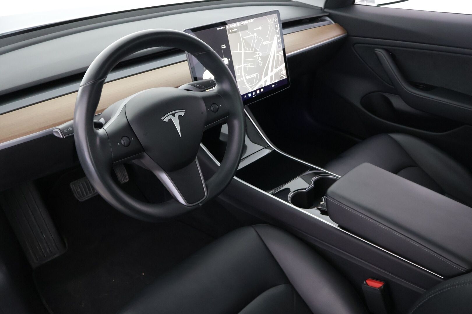TESLA MODEL 3 2019 Standard Range Plus / Autopilot / Premium Audio / Musta Nahkasisusta / Lasikatto / Peruutuskamera /