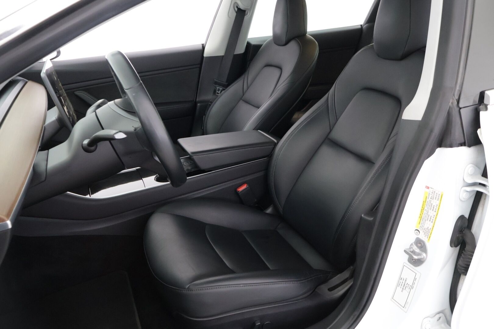 TESLA MODEL 3 2019 Standard Range Plus / Autopilot / Premium Audio / Musta Nahkasisusta / Lasikatto / Peruutuskamera /
