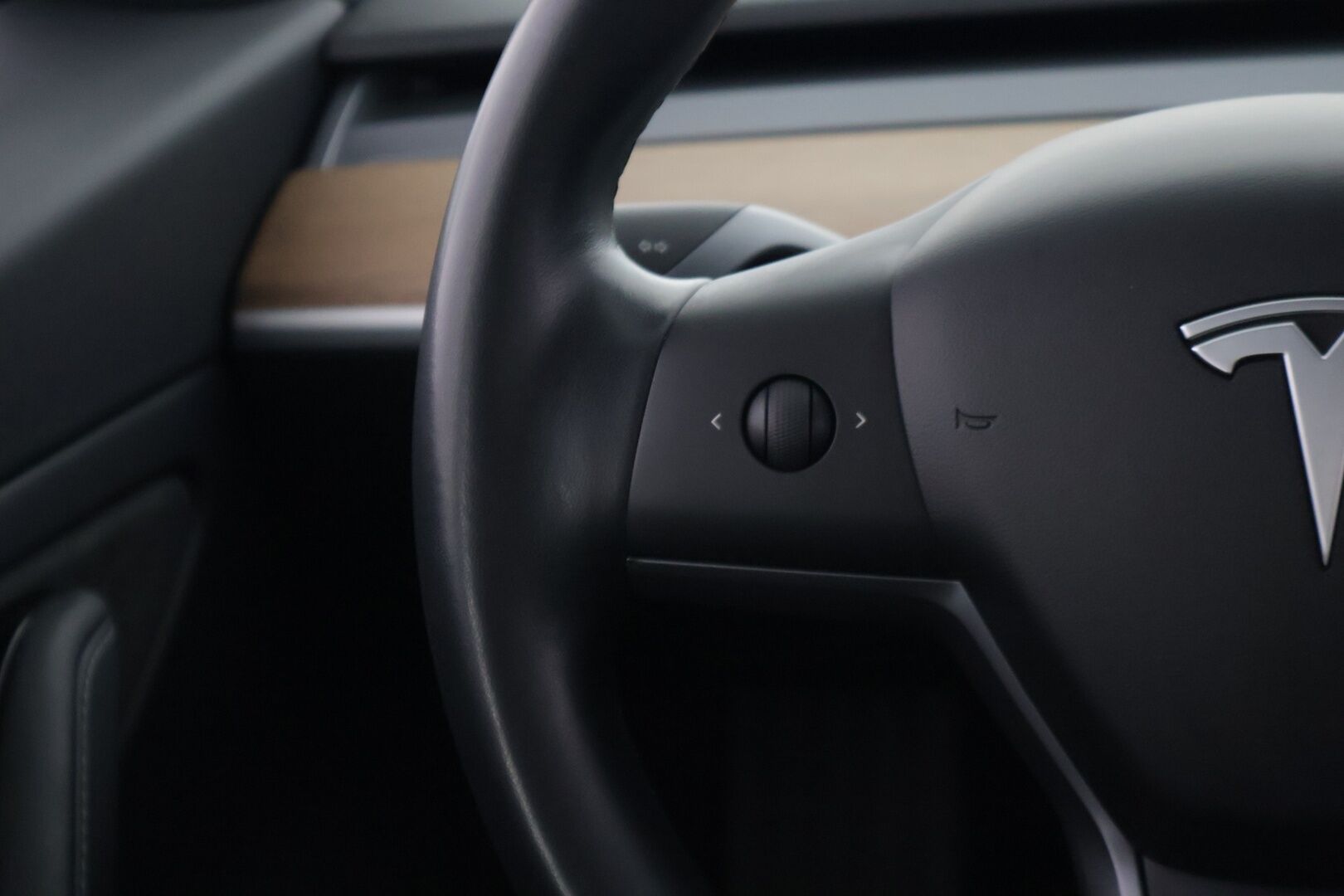 TESLA MODEL 3 2019 Standard Range Plus / Autopilot / Premium Audio / Musta Nahkasisusta / Lasikatto / Peruutuskamera /