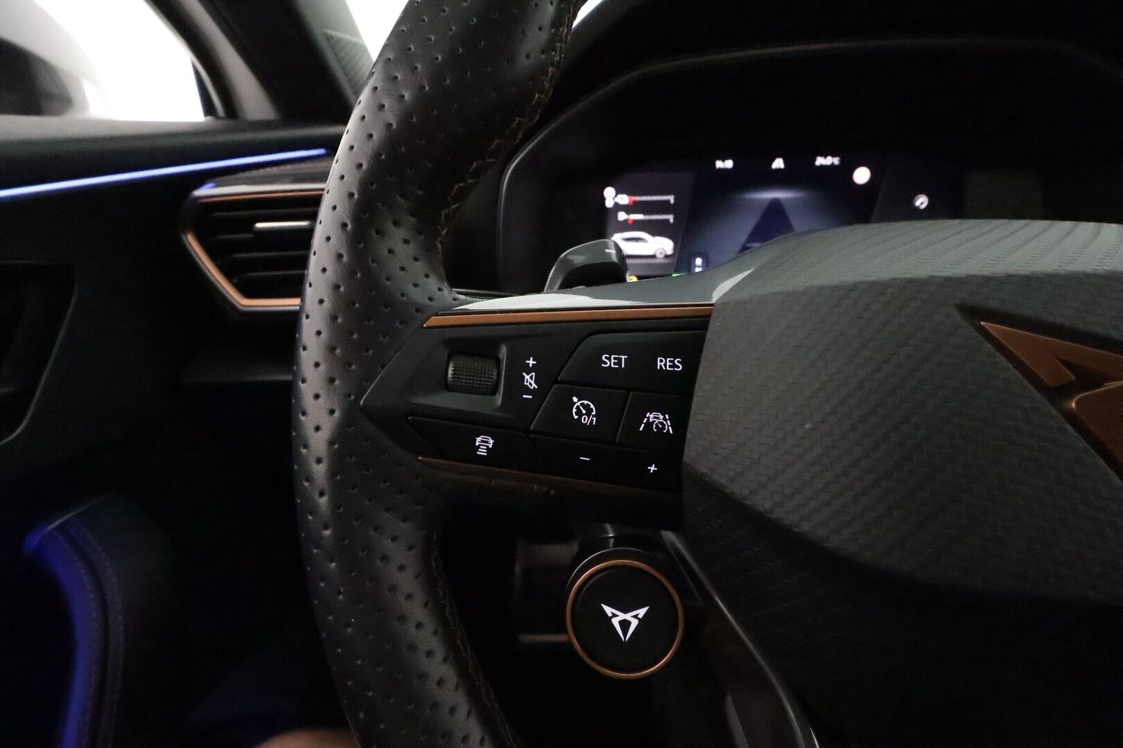 Cupra Formentor 2022 VZ 1.4 PHEV 180 kW e-HYBRID DSG **Adapt.Vakkari / LED-valot / P.Kamera / Sporttipenkki Muistilla / Navi / Kaistavahti** - 2x Latauskaapelit / Kahdet Renkaat