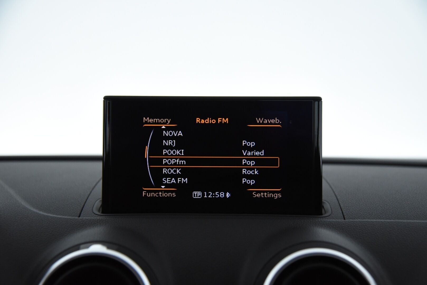 Audi A3 2013 Sportback Business 1,4 TFSI 90 kW / Suomi-auto / Vakkari / Koukku / Xenon-ajovalot - 2x renkaat / Juuri katsastettu 