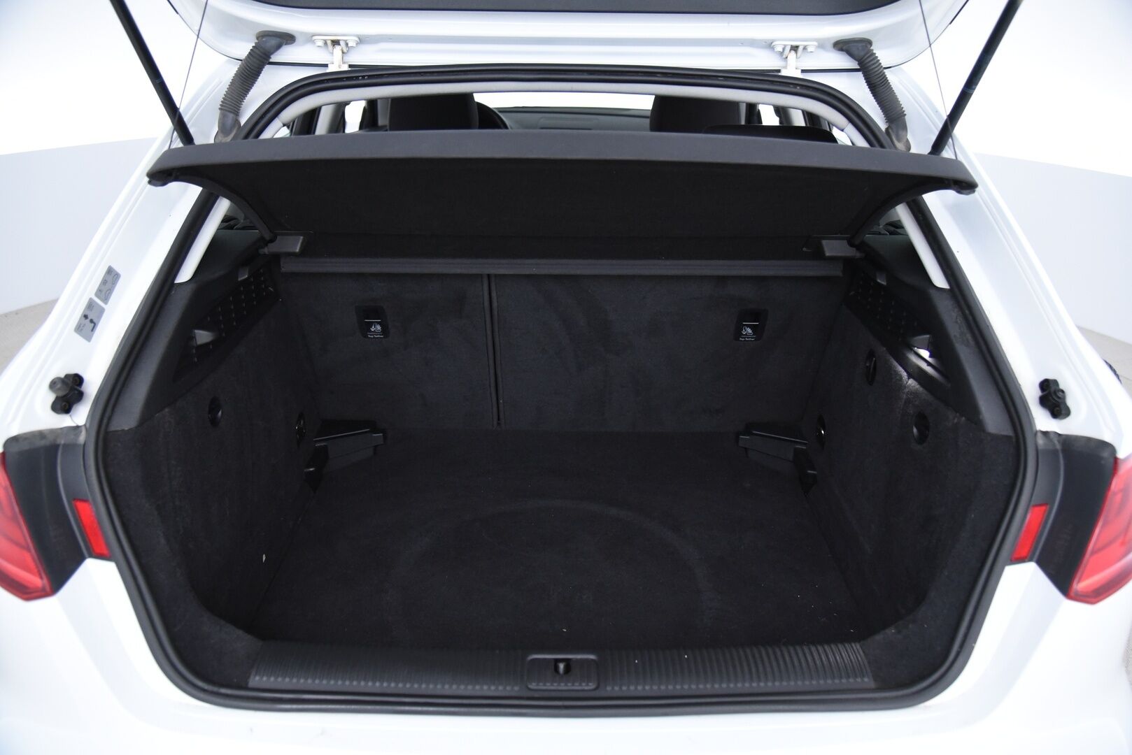 Audi A3 2013 Sportback Business 1,4 TFSI 90 kW / Suomi-auto / Vakkari / Koukku / Xenon-ajovalot - 2x renkaat / Juuri katsastettu 