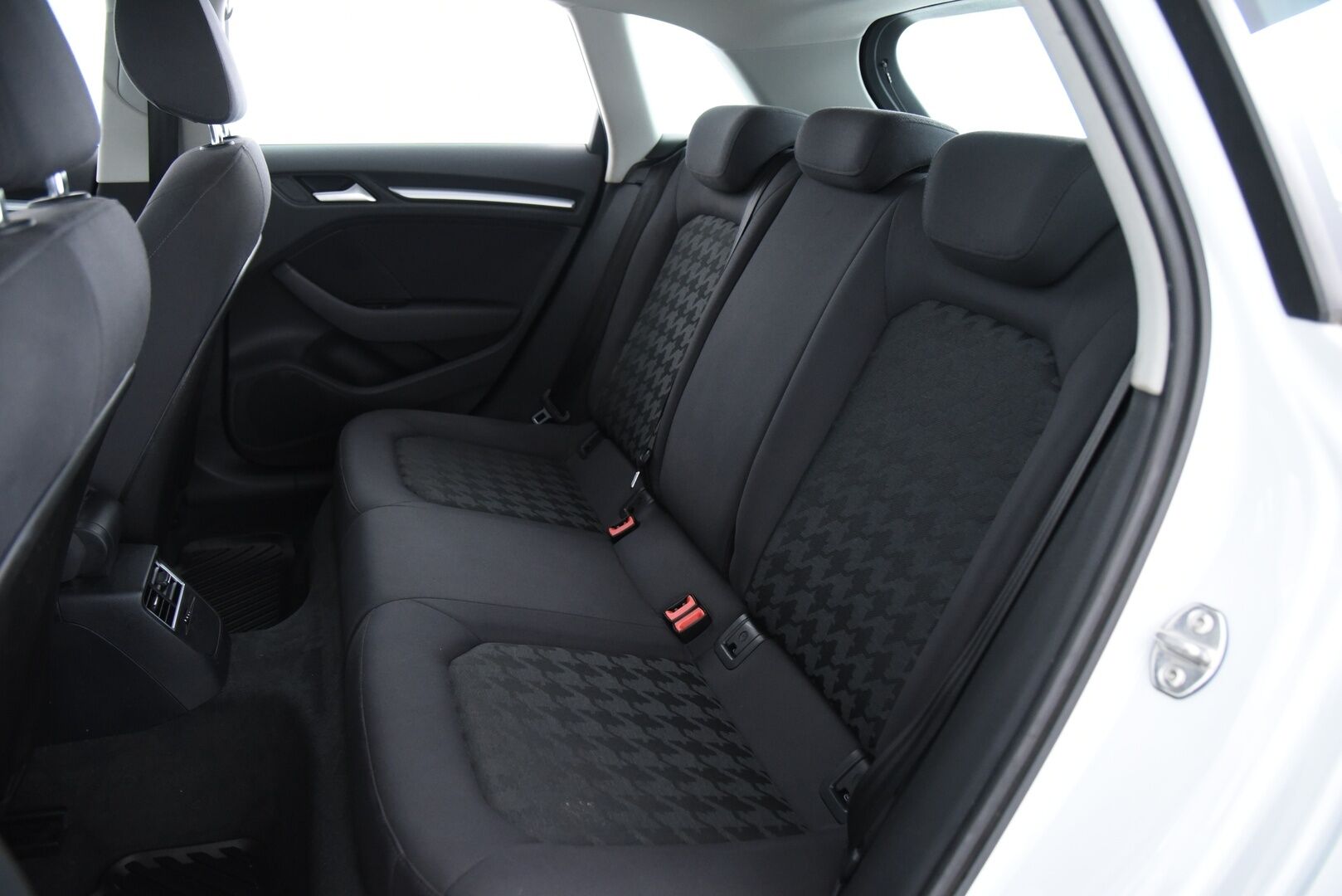 Audi A3 2013 Sportback Business 1,4 TFSI 90 kW / Suomi-auto / Vakkari / Koukku / Xenon-ajovalot - 2x renkaat / Juuri katsastettu 