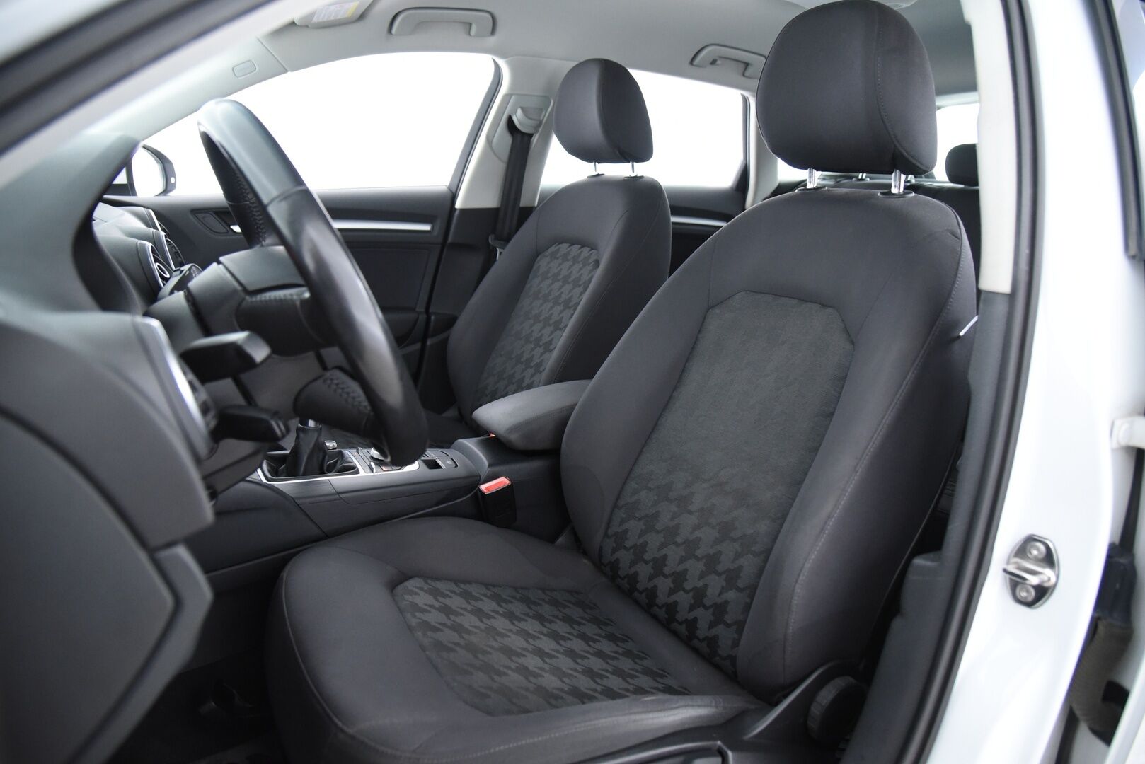 Audi A3 2013 Sportback Business 1,4 TFSI 90 kW / Suomi-auto / Vakkari / Koukku / Xenon-ajovalot - 2x renkaat / Juuri katsastettu 