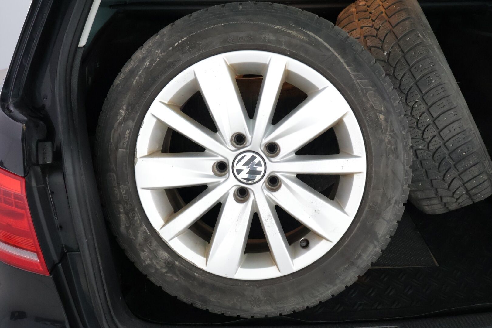 Volkswagen Passat 2013 Variant Comfortline 1,6 TDI 77 kW (105 hv) BlueMotion Technology DSG-automaatti *MYYDÄÄN HUUTOKAUPAT.COM* - *TUORE LEIMA / KOUKKU / VAKKARI / TUTKAT*