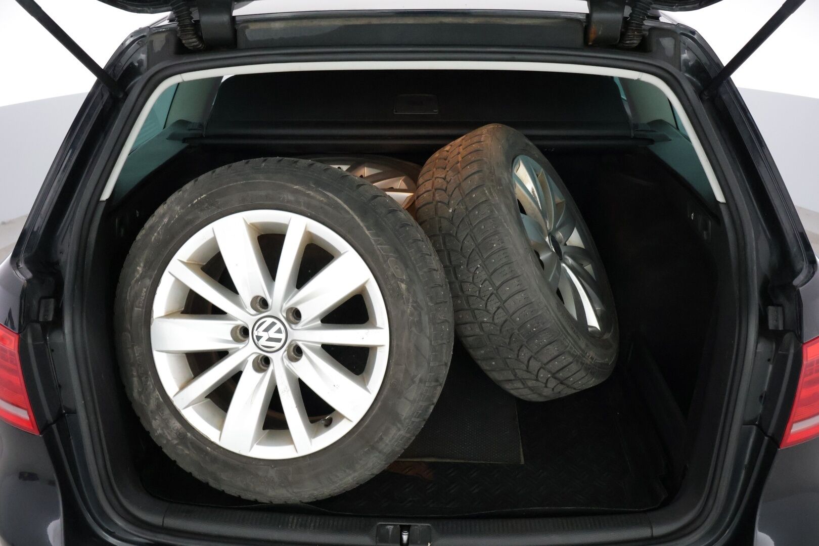 Volkswagen Passat 2013 Variant Comfortline 1,6 TDI 77 kW (105 hv) BlueMotion Technology DSG-automaatti *MYYDÄÄN HUUTOKAUPAT.COM* - *TUORE LEIMA / KOUKKU / VAKKARI / TUTKAT*