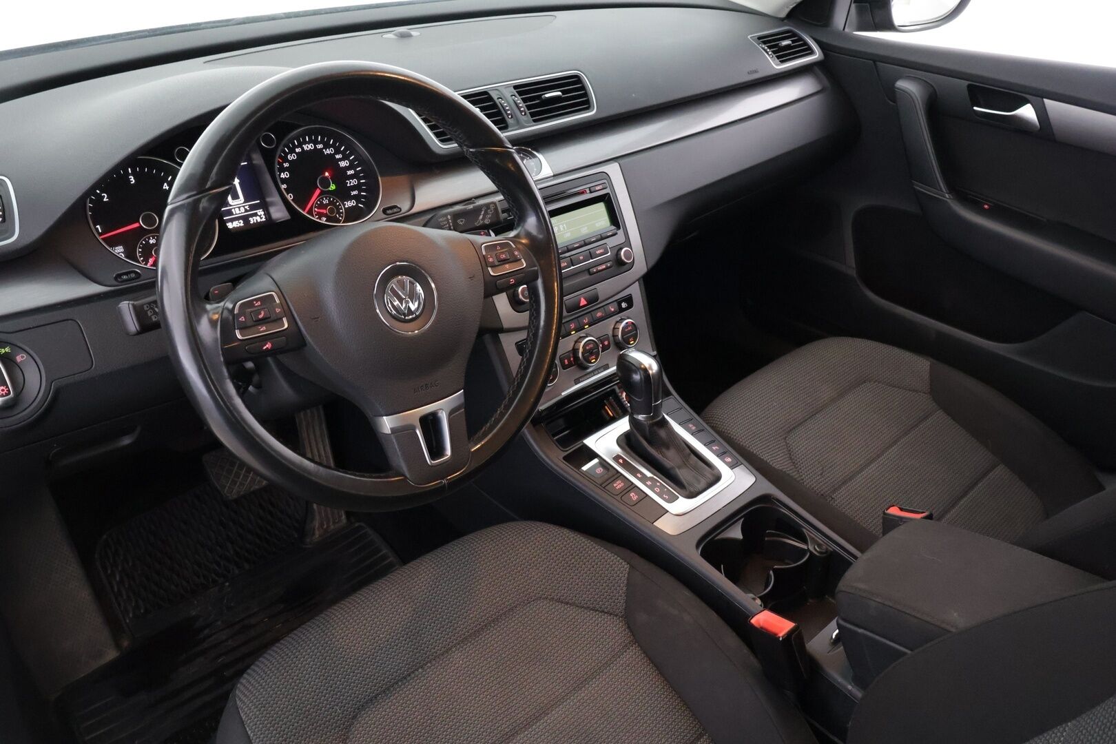 Volkswagen Passat 2013 Variant Comfortline 1,6 TDI 77 kW (105 hv) BlueMotion Technology DSG-automaatti *MYYDÄÄN HUUTOKAUPAT.COM* - *TUORE LEIMA / KOUKKU / VAKKARI / TUTKAT*