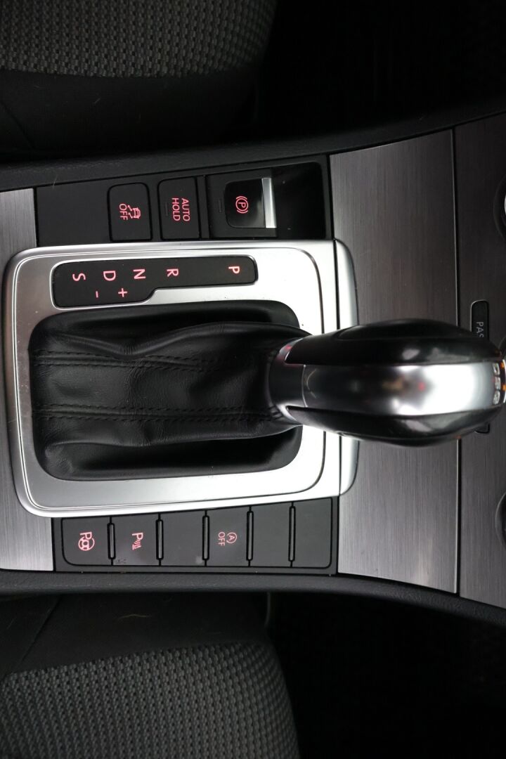 Volkswagen Passat 2013 Variant Comfortline 1,6 TDI 77 kW (105 hv) BlueMotion Technology DSG-automaatti *MYYDÄÄN HUUTOKAUPAT.COM* - *TUORE LEIMA / KOUKKU / VAKKARI / TUTKAT*