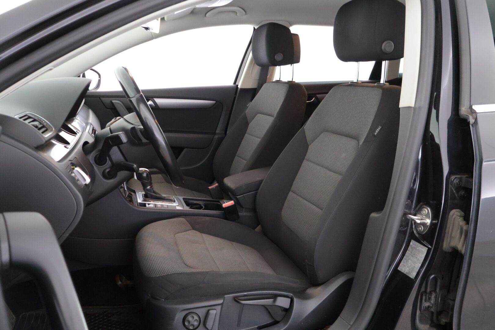 Volkswagen Passat 2013 Variant Comfortline 1,6 TDI 77 kW (105 hv) BlueMotion Technology DSG-automaatti *MYYDÄÄN HUUTOKAUPAT.COM* - *TUORE LEIMA / KOUKKU / VAKKARI / TUTKAT*