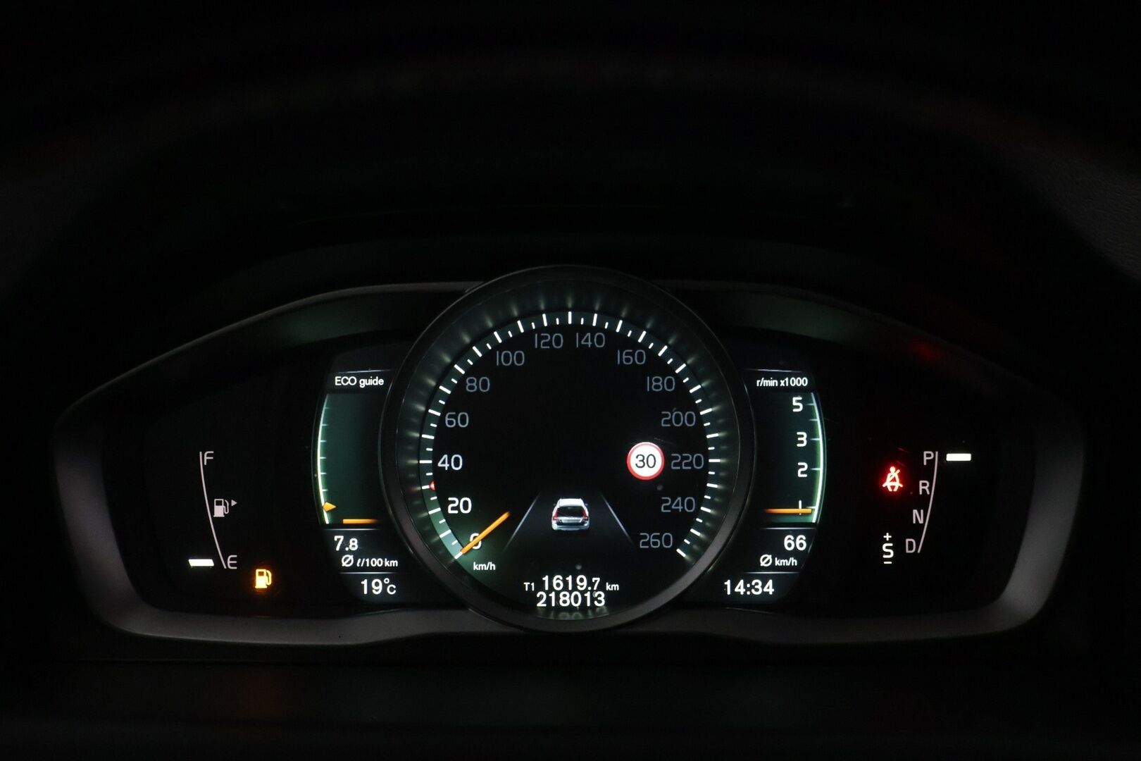 Volvo XC70 2015 D4 AWD Momentum aut - | ACC | Webasto | VOC | BLIS | Nahat | Navi | Kuskilla Muisti | P.Kamera | S.Luukku | Koukku | Keyless | Ei AdBlue |