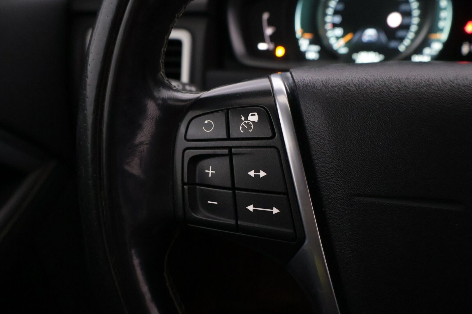 Volvo XC70 2015 D4 AWD Momentum aut - | ACC | Webasto | VOC | BLIS | Nahat | Navi | Kuskilla Muisti | P.Kamera | S.Luukku | Koukku | Keyless | Ei AdBlue |