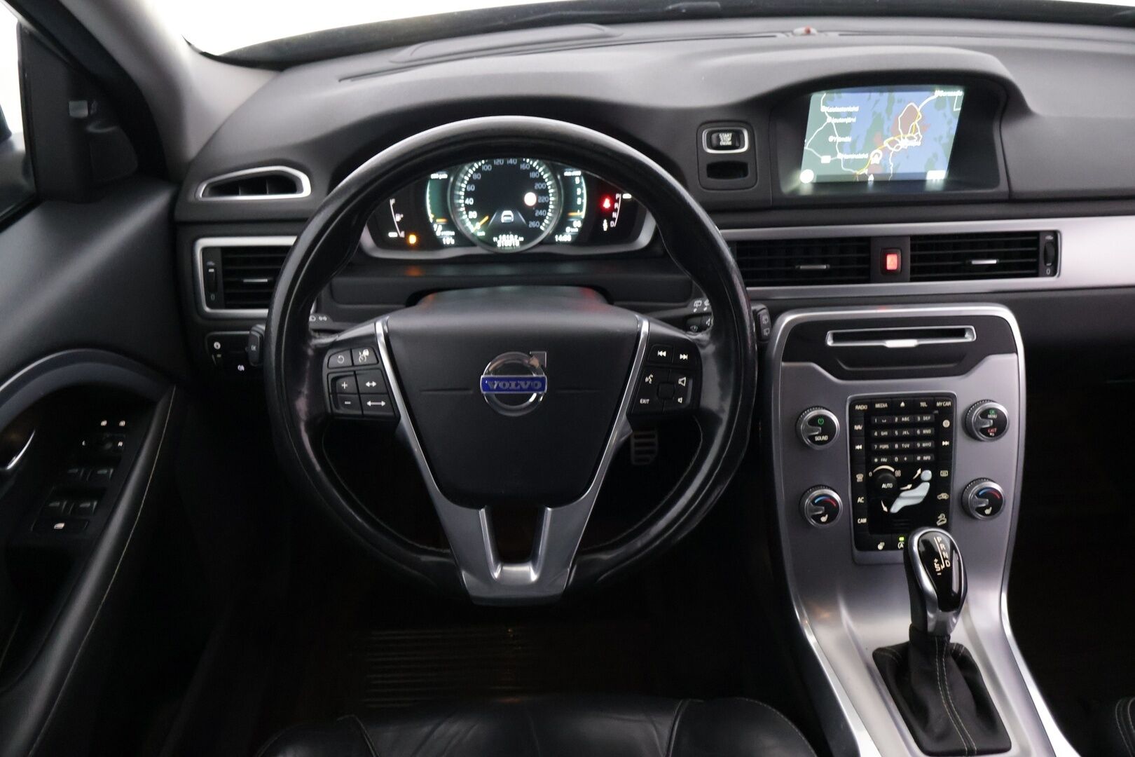 Volvo XC70 2015 D4 AWD Momentum aut - | ACC | Webasto | VOC | BLIS | Nahat | Navi | Kuskilla Muisti | P.Kamera | S.Luukku | Koukku | Keyless | Ei AdBlue |
