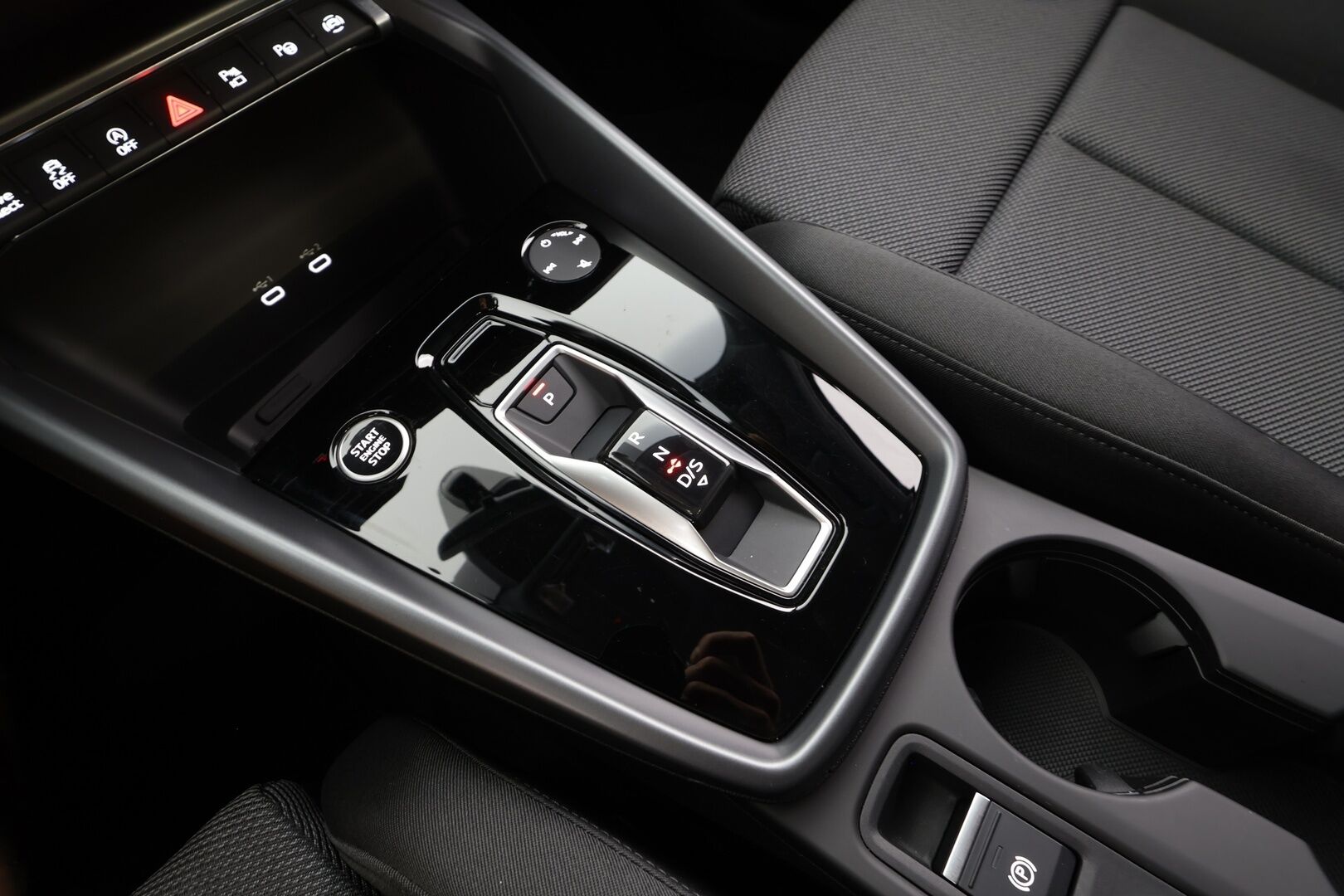 Audi A3 2025 Sportback 30 TFSI - | P.Kamera | Sporttipenkit | ACC | LED | Kaistavahti | Digimittaristo | Apple&Android | Facelift | 1-om Suomi-auto | Kahdet renkaat | Merkkihuollettu |