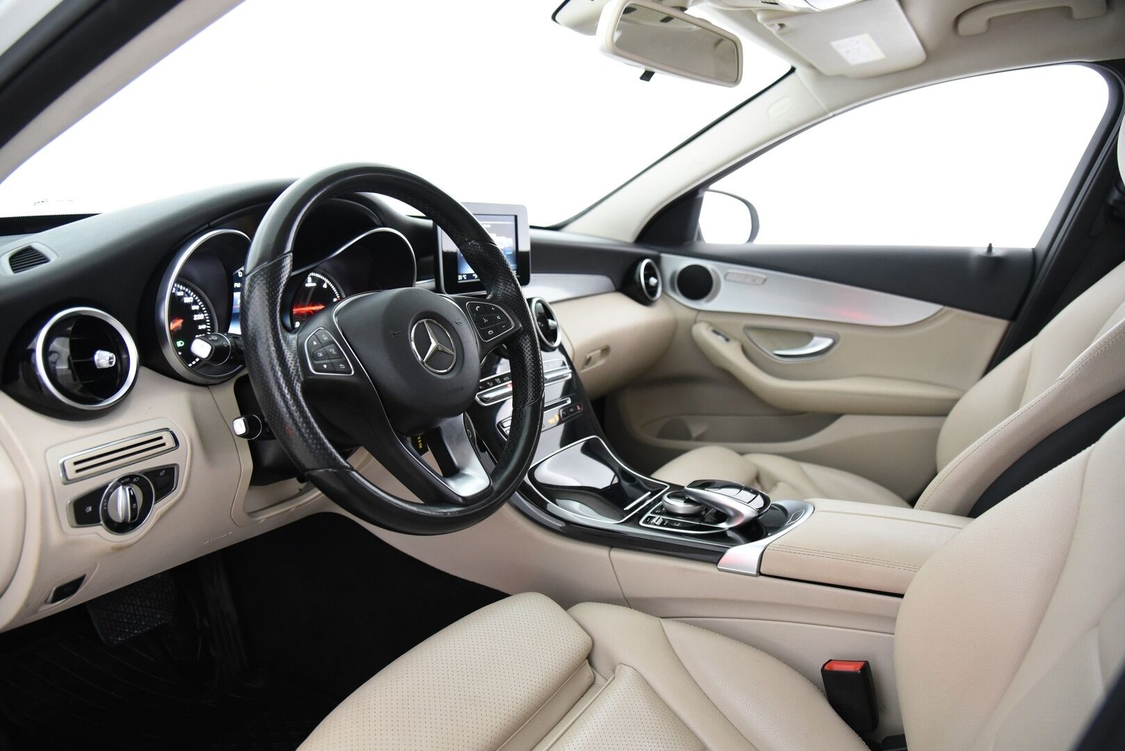 Mercedes-Benz C 2015 250 Bluetec 4MATIC / Vakkari / Webasto / Nahkaverhoilu / Vetokoukku / Sähköluukku / NAVI / LED - Navi / P-tutkat / Alletaittuva vetokoukku 