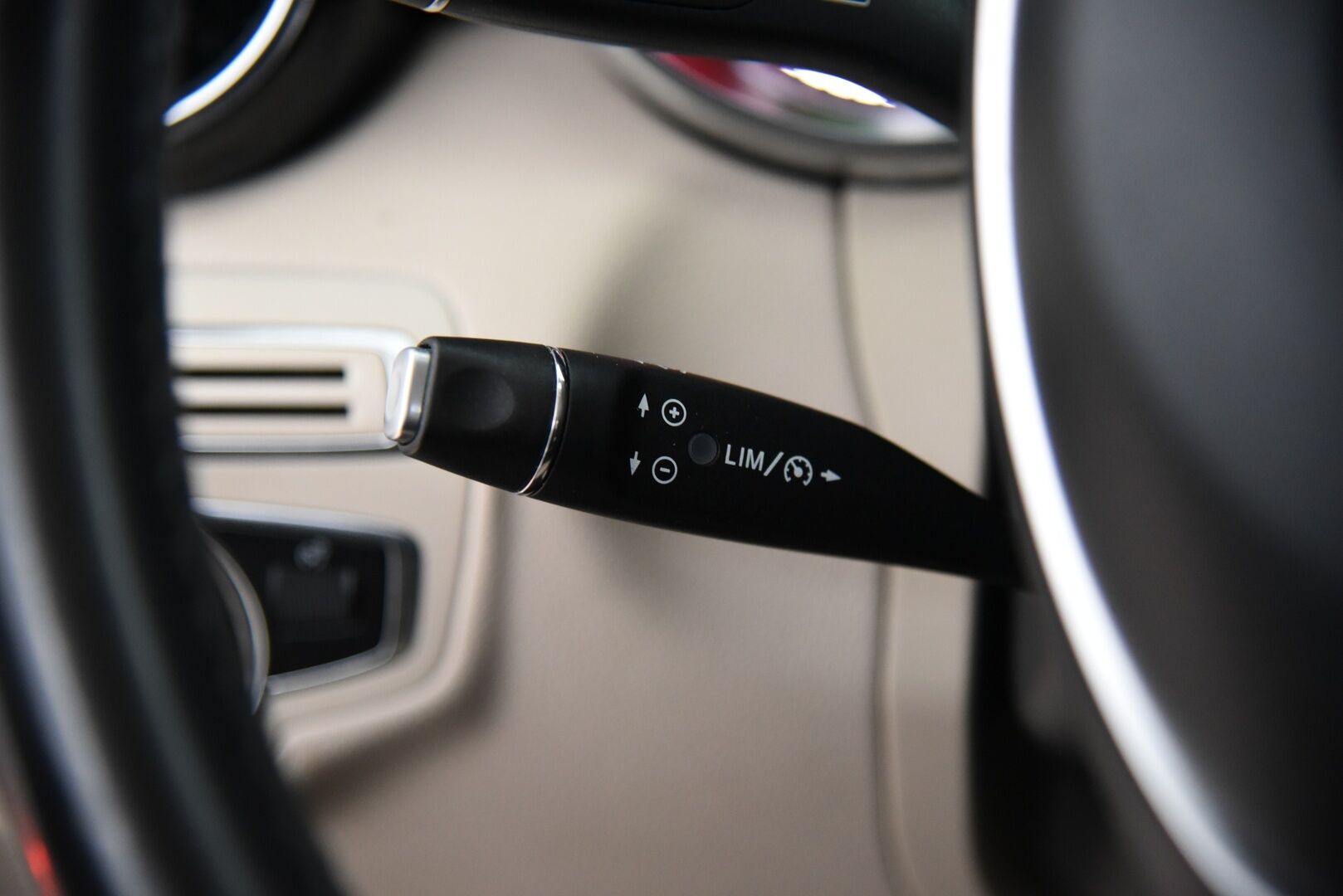 Mercedes-Benz C 2015 250 Bluetec 4MATIC / Vakkari / Webasto / Nahkaverhoilu / Vetokoukku / Sähköluukku / NAVI / LED - Navi / P-tutkat / Alletaittuva vetokoukku - Osta nyt, maksa vasta ensi vuonna