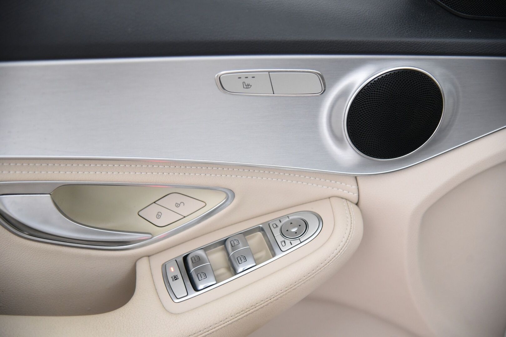 Mercedes-Benz C 2015 250 Bluetec 4MATIC / Vakkari / Webasto / Nahkaverhoilu / Vetokoukku / Sähköluukku / NAVI / LED - Navi / P-tutkat / Alletaittuva vetokoukku - Osta nyt, maksa vasta ensi vuonna