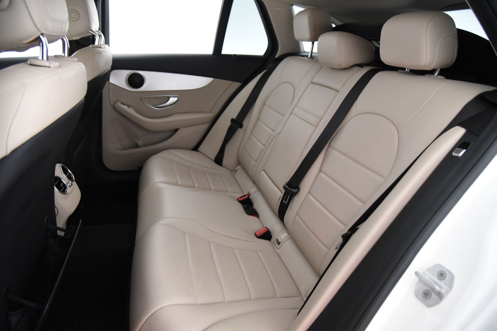 Mercedes-Benz C 2015 250 Bluetec 4MATIC / Vakkari / Webasto / Nahkaverhoilu / Vetokoukku / Sähköluukku / NAVI / LED - Navi / P-tutkat / Alletaittuva vetokoukku - Osta nyt, maksa vasta ensi vuonna