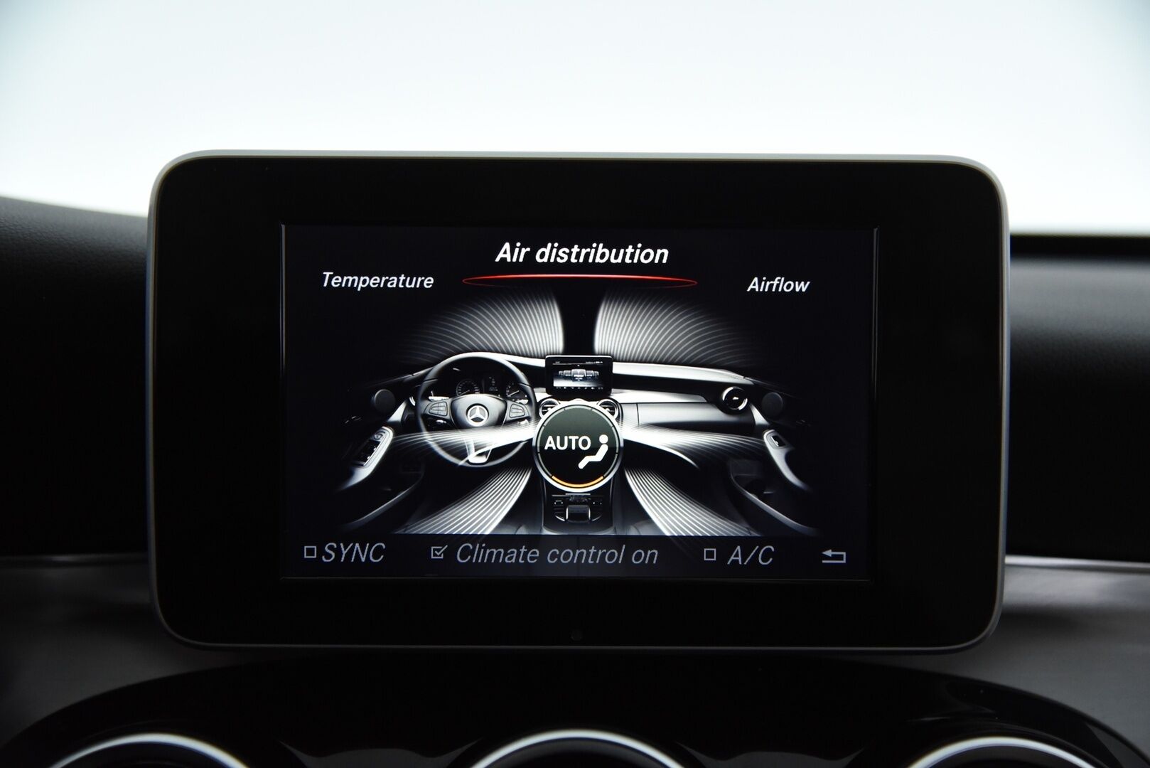 Mercedes-Benz C 2015 250 Bluetec 4MATIC / Vakkari / Webasto / Nahkaverhoilu / Vetokoukku / Sähköluukku / NAVI / LED - Navi / P-tutkat / Alletaittuva vetokoukku - Osta nyt, maksa vasta ensi vuonna