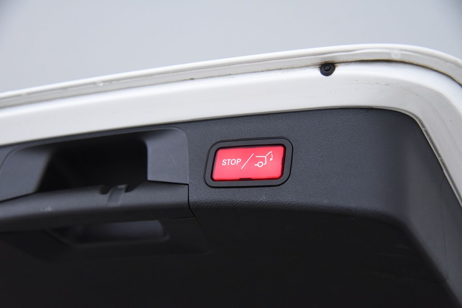 Mercedes-Benz C 2015 250 Bluetec 4MATIC / Vakkari / Webasto / Nahkaverhoilu / Vetokoukku / Sähköluukku / NAVI / LED - Navi / P-tutkat / Alletaittuva vetokoukku 