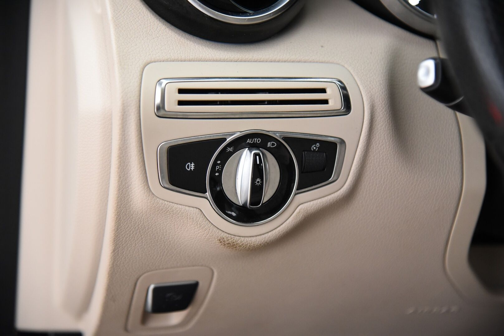 Mercedes-Benz C 2015 250 Bluetec 4MATIC / Vakkari / Webasto / Nahkaverhoilu / Vetokoukku / Sähköluukku / NAVI / LED - Navi / P-tutkat / Alletaittuva vetokoukku - Osta nyt, maksa vasta ensi vuonna