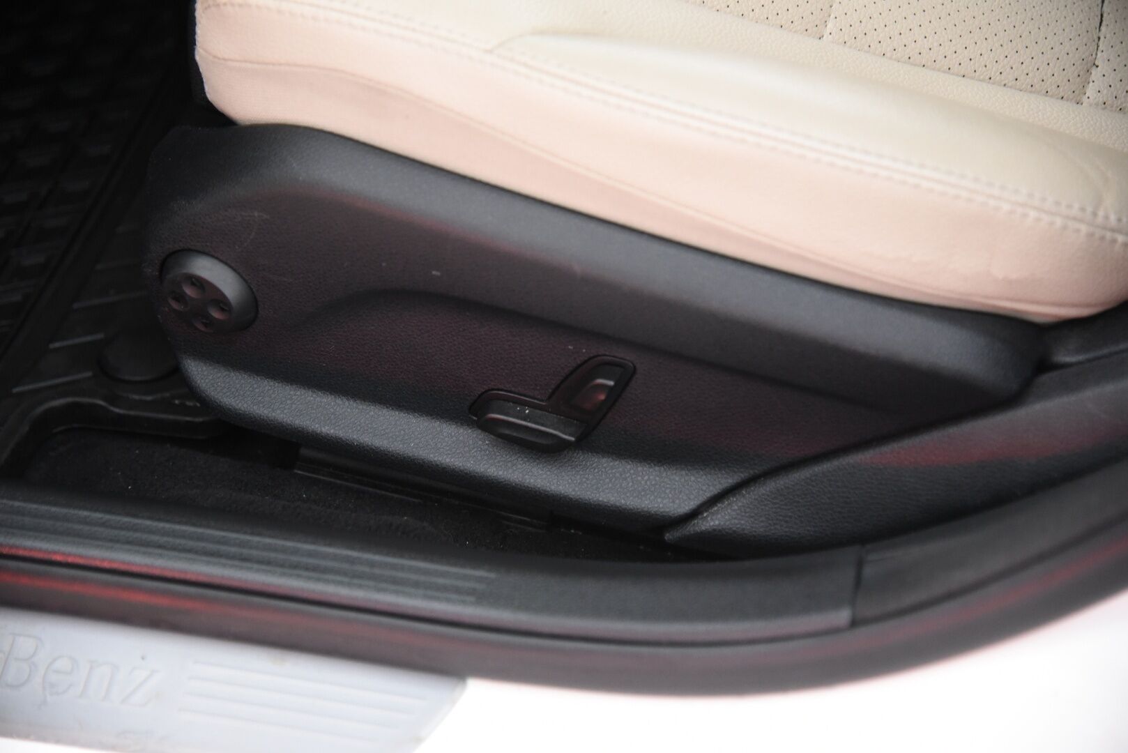 Mercedes-Benz C 2015 250 Bluetec 4MATIC / Vakkari / Webasto / Nahkaverhoilu / Vetokoukku / Sähköluukku / NAVI / LED - Navi / P-tutkat / Alletaittuva vetokoukku - Osta nyt, maksa vasta ensi vuonna