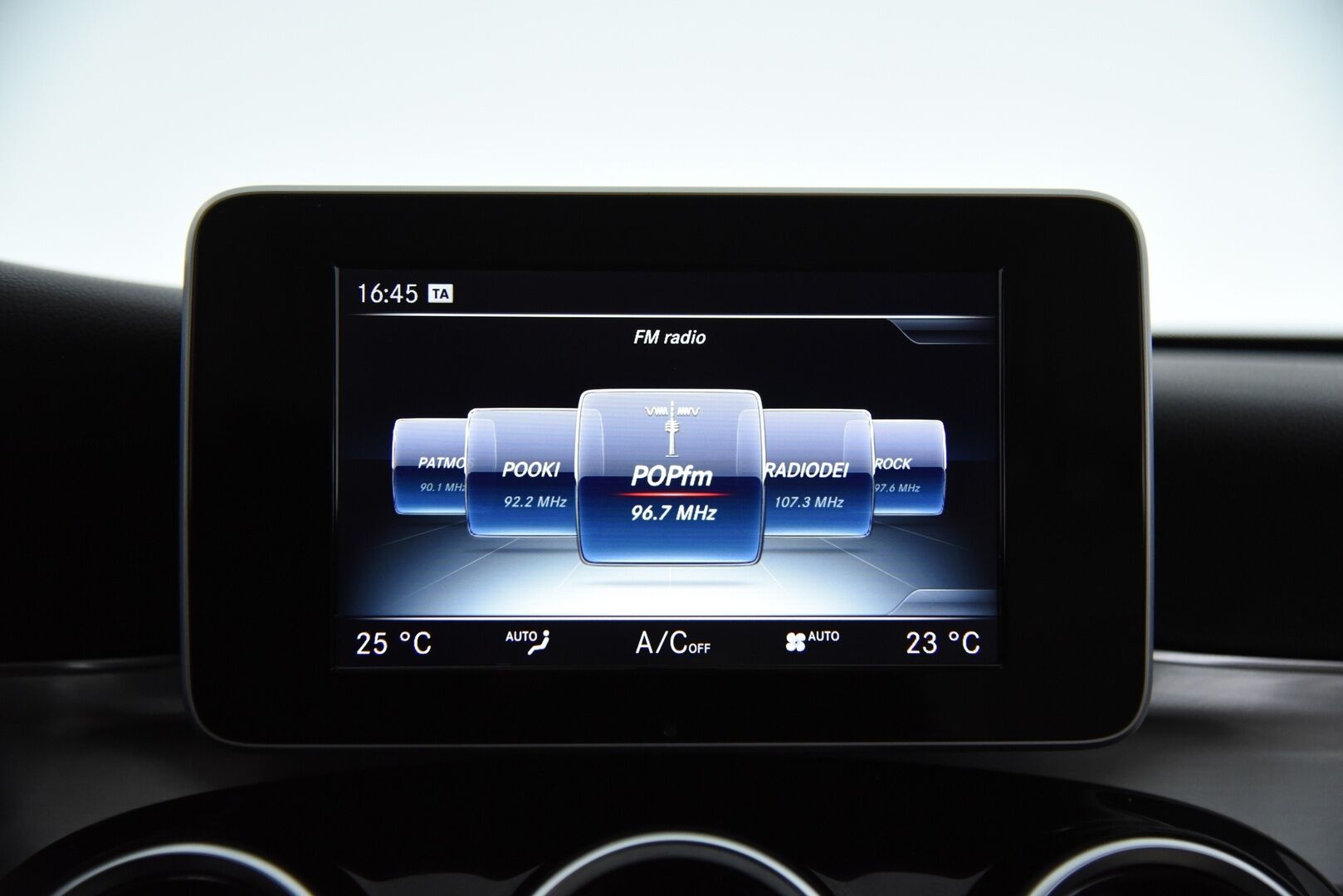 Mercedes-Benz C 2015 250 Bluetec 4MATIC / Vakkari / Webasto / Nahkaverhoilu / Vetokoukku / Sähköluukku / NAVI / LED - Navi / P-tutkat / Alletaittuva vetokoukku 