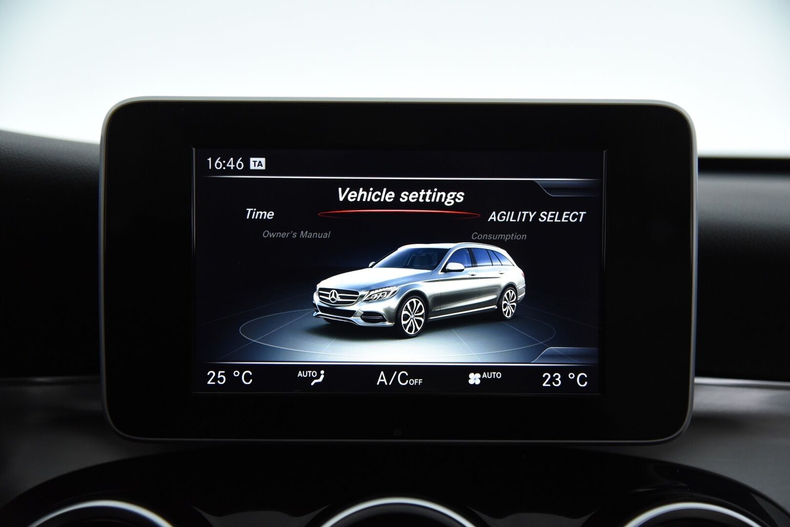 Mercedes-Benz C 2015 250 Bluetec 4MATIC / Vakkari / Webasto / Nahkaverhoilu / Vetokoukku / Sähköluukku / NAVI / LED - Navi / P-tutkat / Alletaittuva vetokoukku - Osta nyt, maksa vasta ensi vuonna