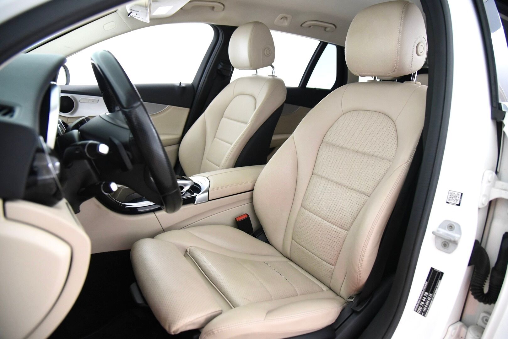 Mercedes-Benz C 2015 250 Bluetec 4MATIC / Vakkari / Webasto / Nahkaverhoilu / Vetokoukku / Sähköluukku / NAVI / LED - Navi / P-tutkat / Alletaittuva vetokoukku 