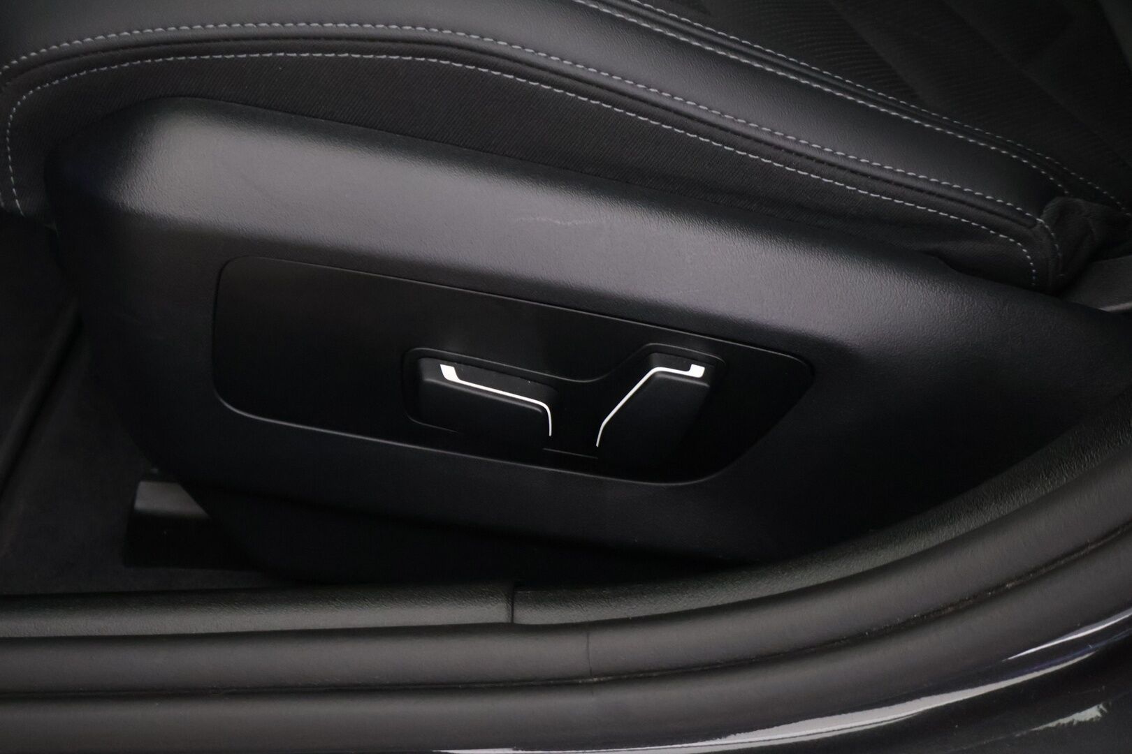 BMW I5 2024 G60 eDrive40 Sport Line *Adapt.Vakkari / Peruutuskamera / Nahkasisusta / Professional Navi / Adapt.LED / Apple&Android* - *Merkkihuollot / Akku kuntotarkastettu / Kahdet renkaat alumiinivantein* - HULLU BLACKWEEK KORKOTARJOUS 2,49%