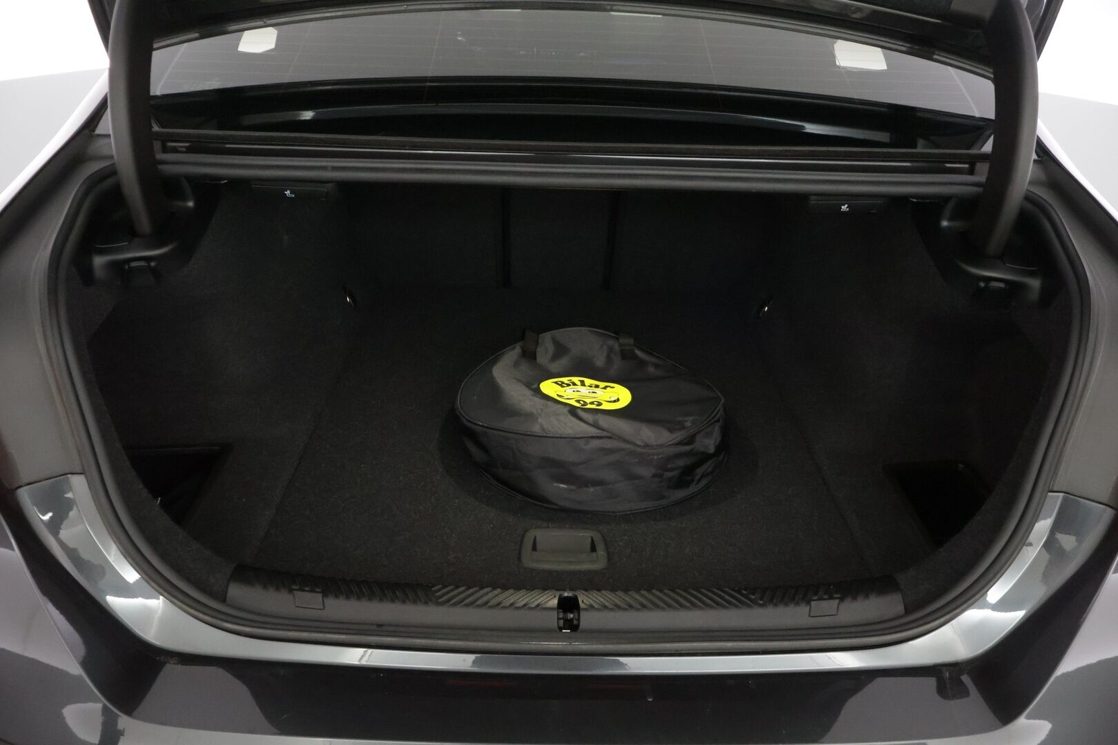 BMW I5 2024 G60 eDrive40 Sport Line *Adapt.Vakkari / Peruutuskamera / Nahkasisusta / Professional Navi / Adapt.LED / Apple&Android* - *Merkkihuollot / Akku kuntotarkastettu / Kahdet renkaat alumiinivantein*