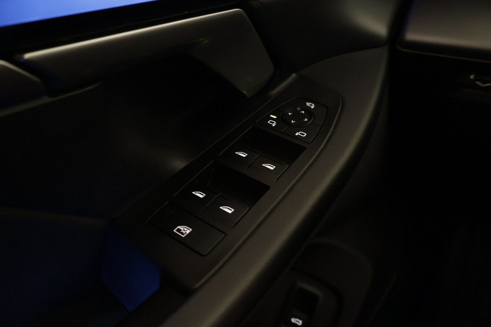 BMW I5 2024 G60 eDrive40 Sport Line *Adapt.Vakkari / Peruutuskamera / Nahkasisusta / Professional Navi / Adapt.LED / Apple&Android* - *Merkkihuollot / Akku kuntotarkastettu / Kahdet renkaat alumiinivantein* - Osta nyt, maksa vasta ensi vuonna