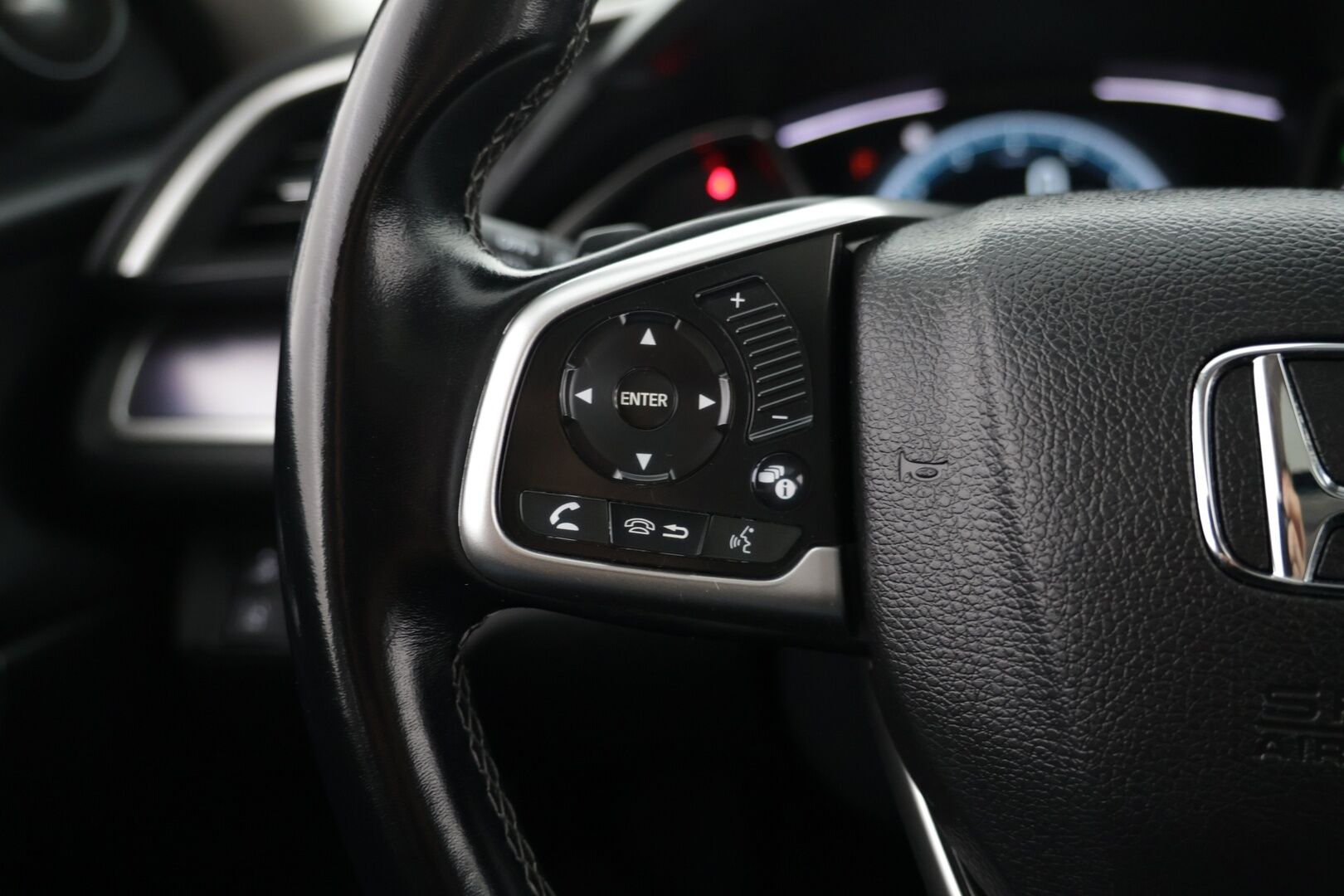 Honda Civic 2018 1,5 HB 182 hv Executive CVT  / Huoltokirja! / ACC! / Panoraama! / - Siisti! / Hyvin pidetty! / Huoltokirja! /