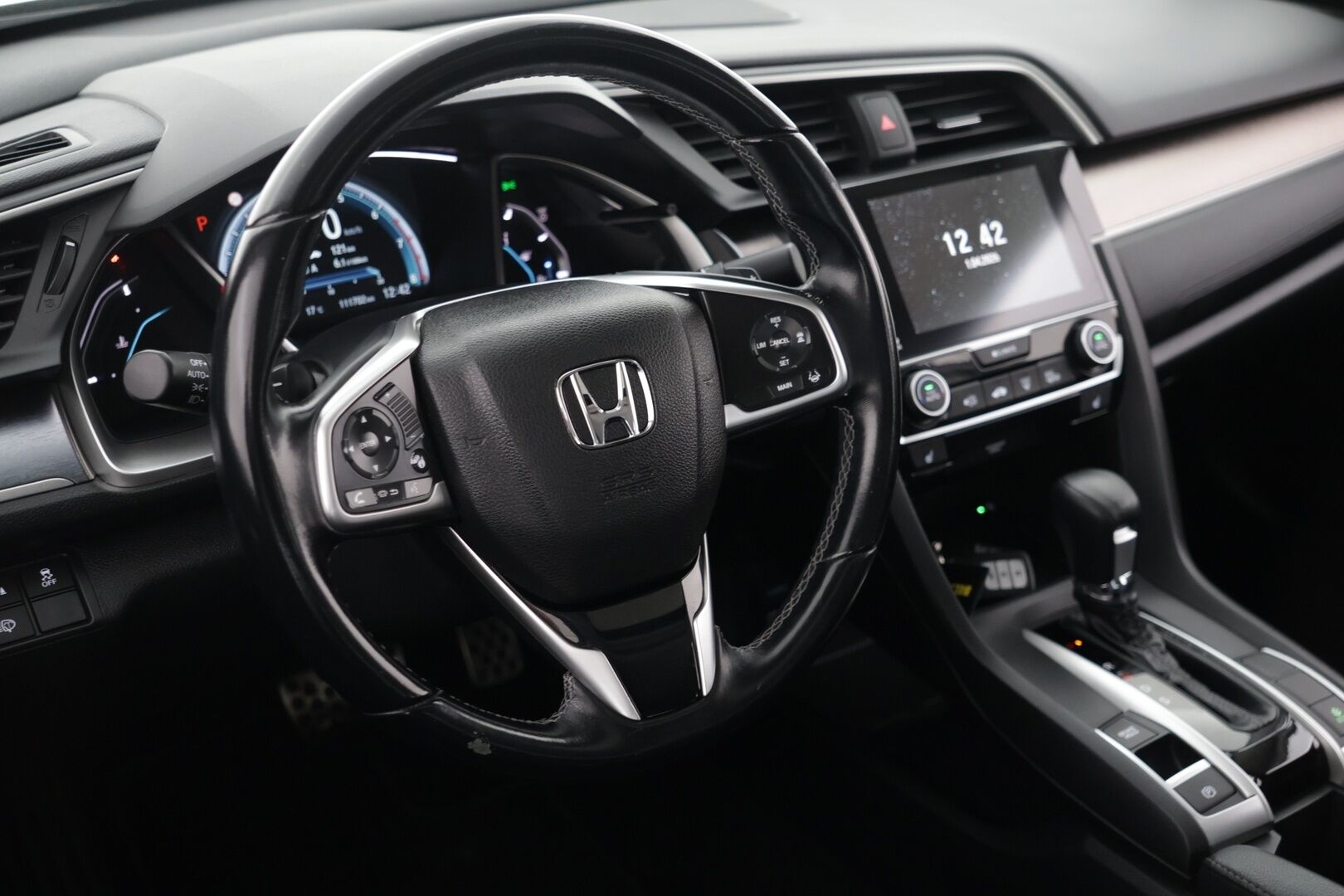 Honda Civic 2018 1,5 HB 182 hv Executive CVT  / Huoltokirja! / ACC! / Panoraama! / - Siisti! / Hyvin pidetty! / Huoltokirja! /