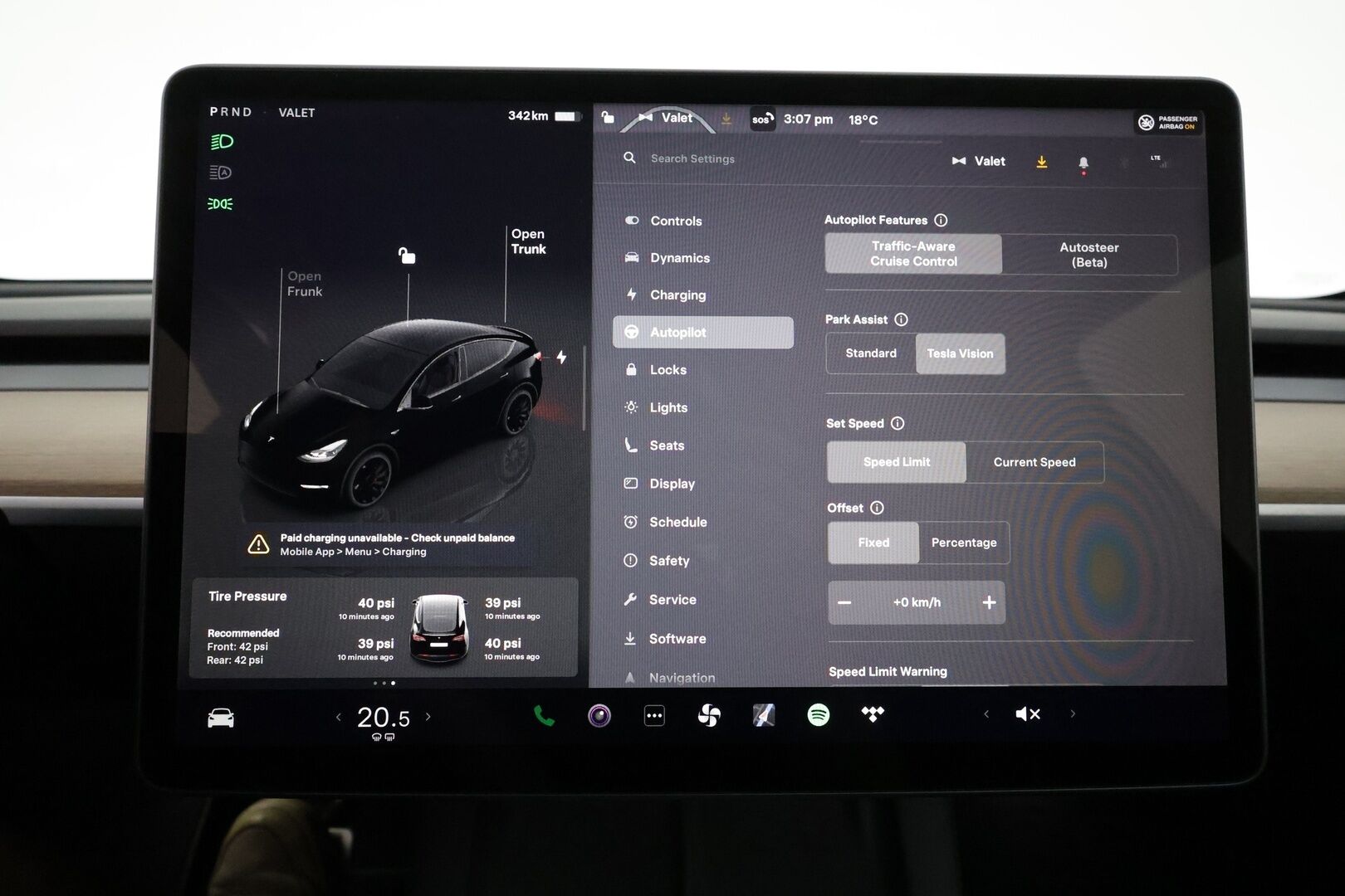 Tesla Model Y 2022 Performance ** Lasikatto / Lämpöpumppu / Koukku / Matrix-LED / P.Kamera / Muistipenkki / Premium Audio / Navi ** - 3,99 % KORKOTARJOUS TÄHÄN AUTOON - 2x Renkaat / Akku Kuntotarkistettu!