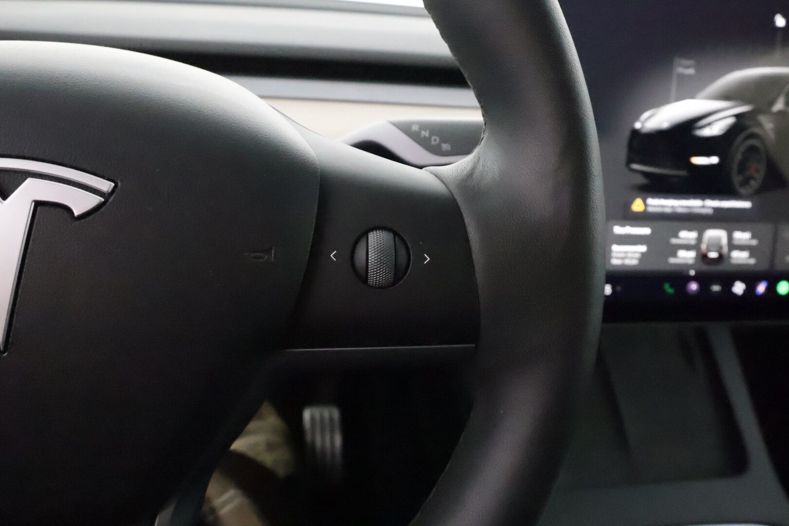 Tesla Model Y 2022 Performance ** Lasikatto / Lämpöpumppu / Koukku / Matrix-LED / P.Kamera / Muistipenkki / Premium Audio / Navi ** - 3,99 % KORKOTARJOUS TÄHÄN AUTOON - 2x Renkaat / Akku Kuntotarkistettu!
