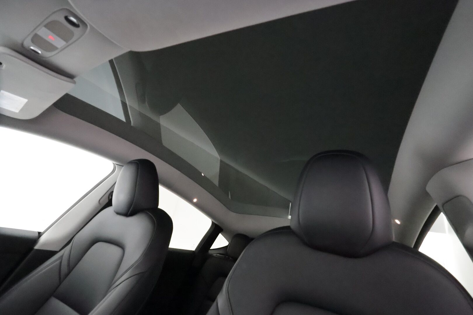 Tesla Model Y 2022 Performance ** Lasikatto / Lämpöpumppu / Koukku / Matrix-LED / P.Kamera / Muistipenkki / Premium Audio / Navi ** - 3,99 % KORKOTARJOUS TÄHÄN AUTOON - 2x Renkaat / Akku Kuntotarkistettu!