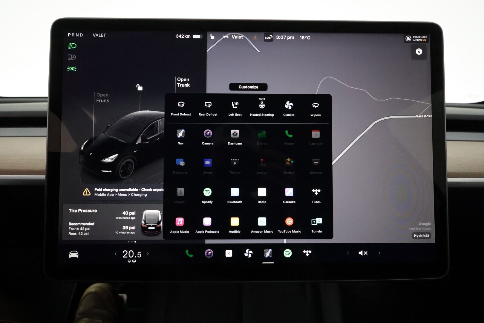 Tesla Model Y 2022 Performance ** Lasikatto / Lämpöpumppu / Koukku / Matrix-LED / P.Kamera / Muistipenkki / Premium Audio / Navi ** - 3,99 % KORKOTARJOUS TÄHÄN AUTOON - 2x Renkaat / Akku Kuntotarkistettu!