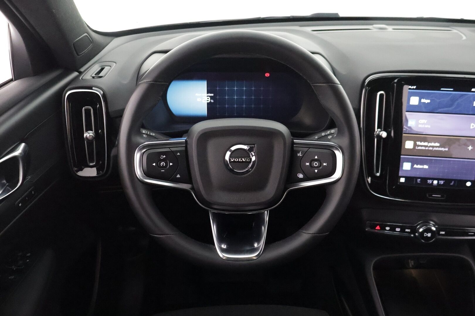 Volvo XC40 2023 Recharge Twin Motor plus *ILP /Koukku /  Pilot Assist / P-kamera / Sporttipenkki Muistilla / Apple&Android / LED-valot* - 3,99 % KORKOTARJOUS TÄHÄN AUTOON - 31.5. ASTI! - *KeylessGo / ALV-vähennyskelpoinen / Facelift / Merkkiliikkeen huoltokirja*
