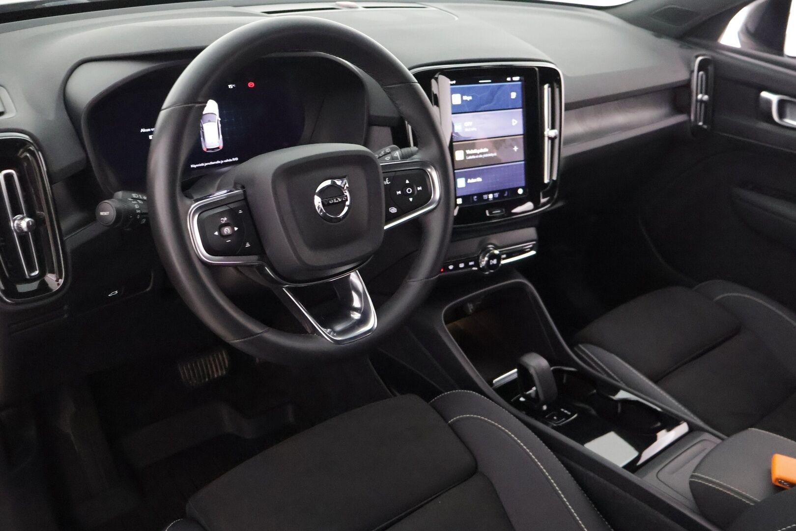 Volvo XC40 2023 Recharge Twin Motor plus *ILP /Koukku /  Pilot Assist / P-kamera / Sporttipenkki Muistilla / Apple&Android / LED-valot* - 3,99 % KORKOTARJOUS TÄHÄN AUTOON - 31.5. ASTI! - *KeylessGo / ALV-vähennyskelpoinen / Facelift / Merkkiliikkeen huoltokirja*