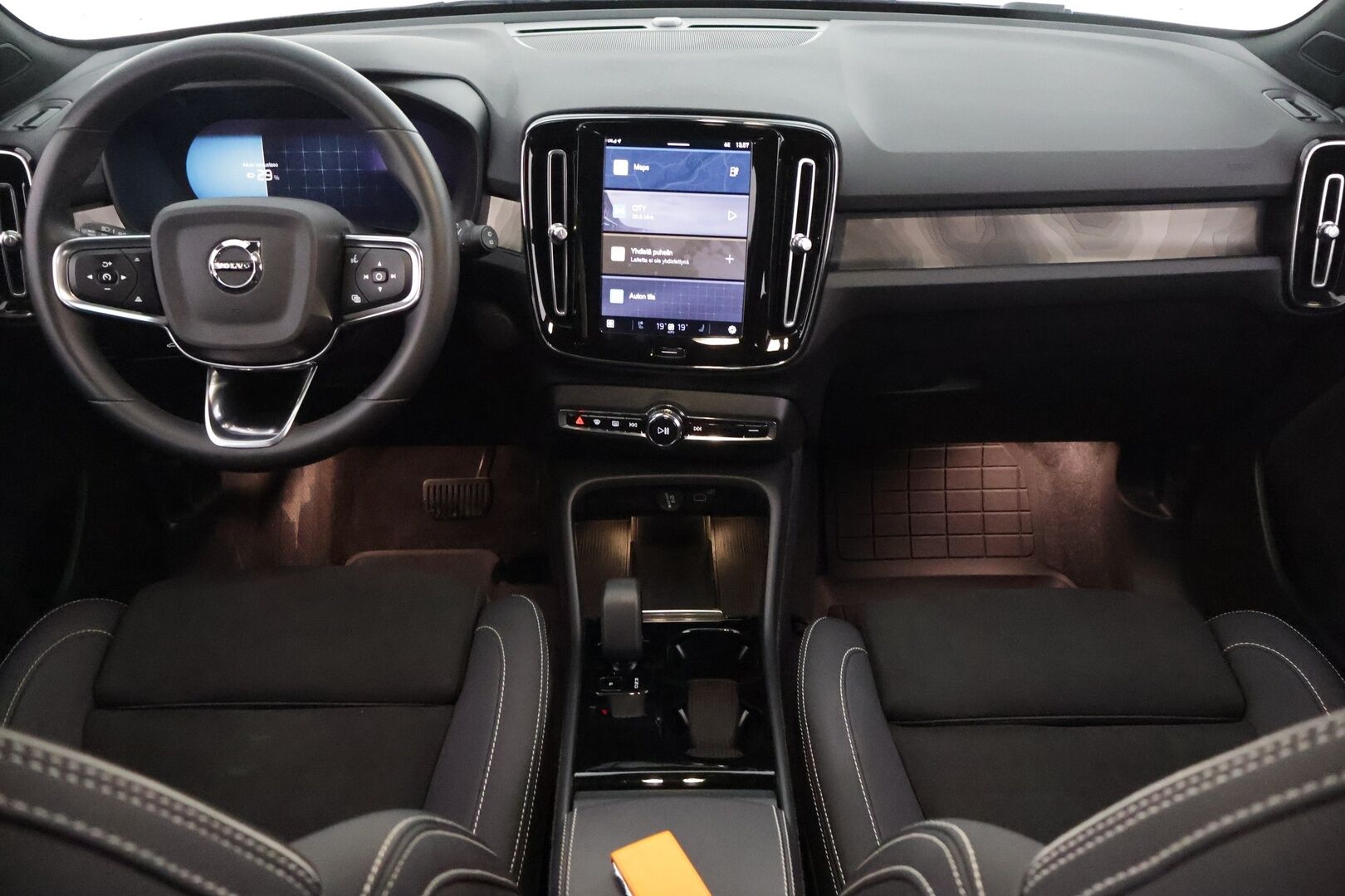 Volvo XC40 2023 Recharge Twin Motor plus *ILP /Koukku /  Pilot Assist / P-kamera / Sporttipenkki Muistilla / Apple&Android / LED-valot* - 3,99 % KORKOTARJOUS TÄHÄN AUTOON - 31.5. ASTI! - *KeylessGo / ALV-vähennyskelpoinen / Facelift / Merkkiliikkeen huoltokirja*