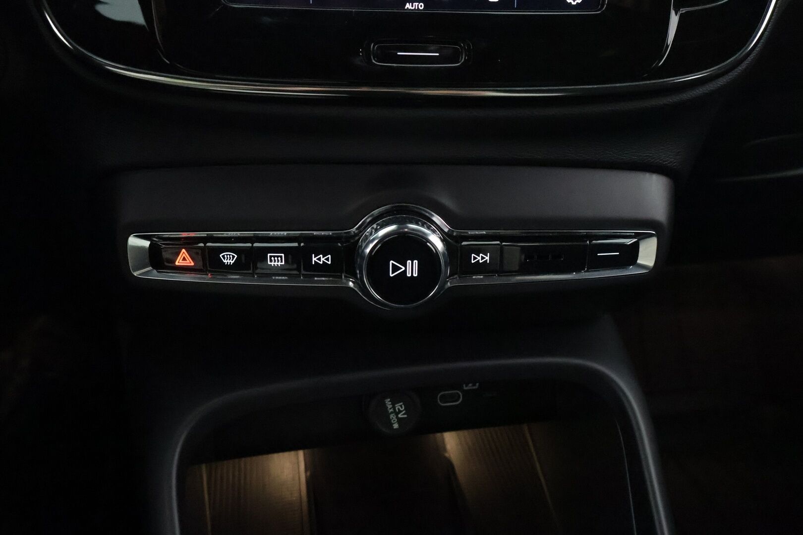 Volvo XC40 2023 Recharge Twin Motor plus *ILP /Koukku /  Pilot Assist / P-kamera / Sporttipenkki Muistilla / Apple&Android / LED-valot* - 3,99 % KORKOTARJOUS TÄHÄN AUTOON - 31.5. ASTI! - *KeylessGo / ALV-vähennyskelpoinen / Facelift / Merkkiliikkeen huoltokirja*