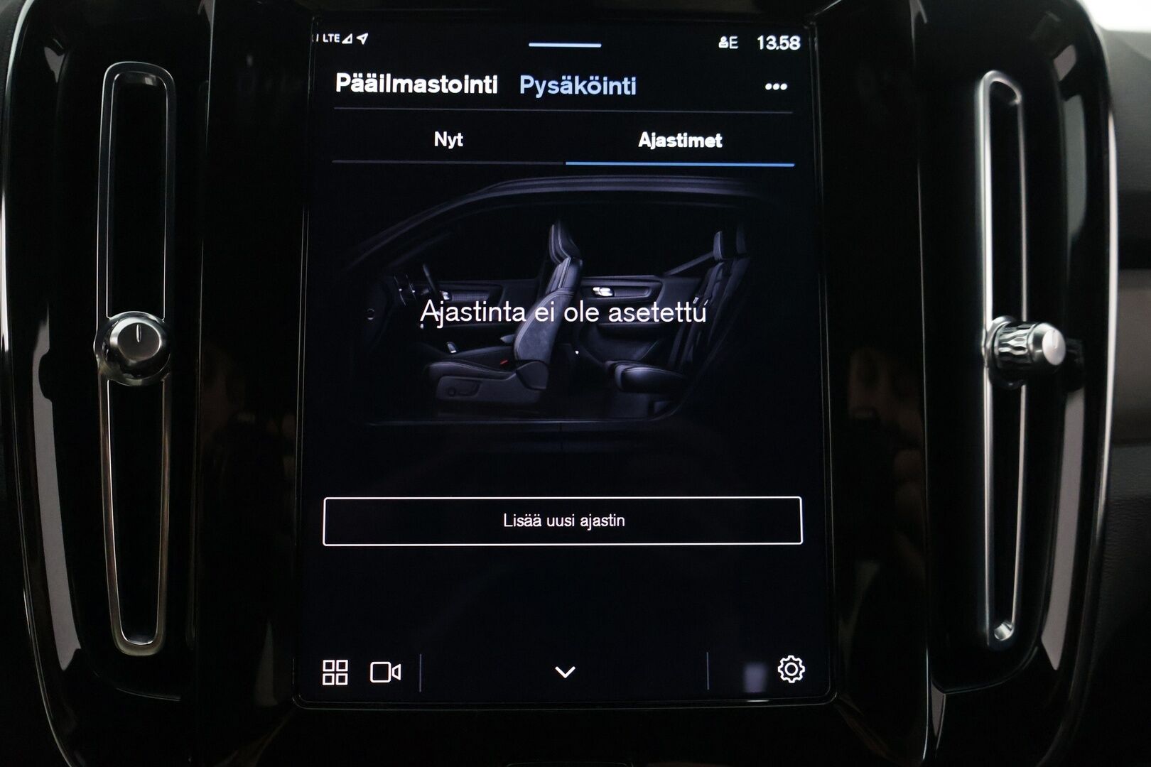 Volvo XC40 2023 Recharge Twin Motor plus *ILP /Koukku /  Pilot Assist / P-kamera / Sporttipenkki Muistilla / Apple&Android / LED-valot* - 3,99 % KORKOTARJOUS TÄHÄN AUTOON - 31.5. ASTI! - *KeylessGo / ALV-vähennyskelpoinen / Facelift / Merkkiliikkeen huoltokirja*