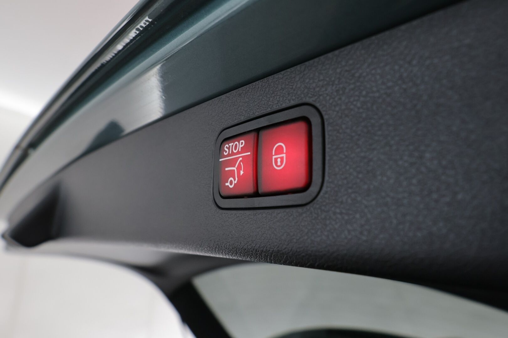 MERCEDES-BENZ E 2024 300 e T A AMG Edition * Distronic Pro / Ilmastoidut nahat /  P-kamera / Koukku / Kaistavahti / LED High Perf. / KeylessGo * - 2,99 % KORKOTARJOUS TÄHÄN AUTOON - * 1om. AMG varusteltu todella komea yksilö. Haluttu kallis väri, 2x renkaat ja vanteet *