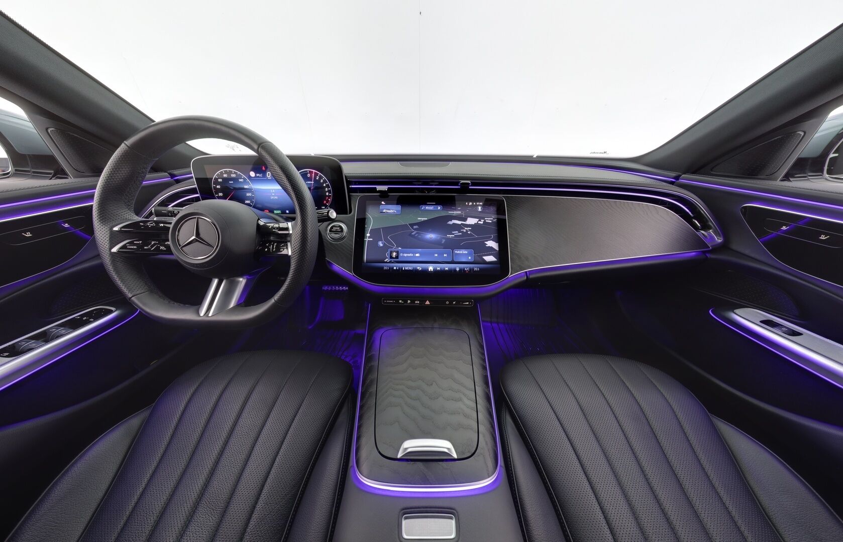 MERCEDES-BENZ E 2024 300 e T A AMG Edition * Distronic Pro / Ilmastoidut nahat /  P-kamera / Koukku / Kaistavahti / LED High Perf. / KeylessGo * - 2,99 % KORKOTARJOUS TÄHÄN AUTOON - * 1om. AMG varusteltu todella komea yksilö. Haluttu kallis väri, 2x renkaat ja vanteet *