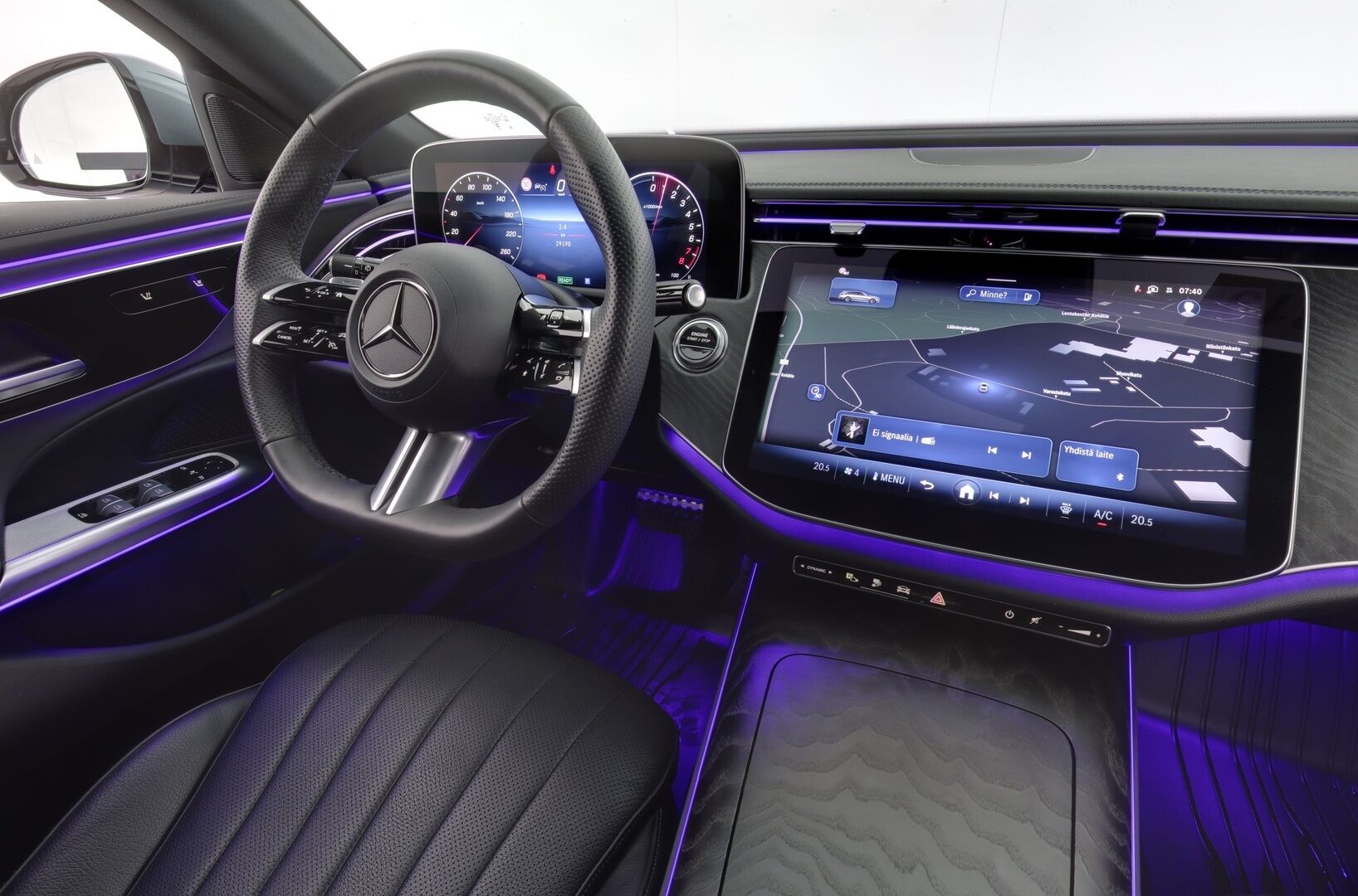 MERCEDES-BENZ E 2024 300 e T A AMG Edition * Distronic Pro / Ilmastoidut nahat /  P-kamera / Koukku / Kaistavahti / LED High Perf. / KeylessGo * - 2,99 % KORKOTARJOUS TÄHÄN AUTOON - * 1om. AMG varusteltu todella komea yksilö. Haluttu kallis väri, 2x renkaat ja vanteet *