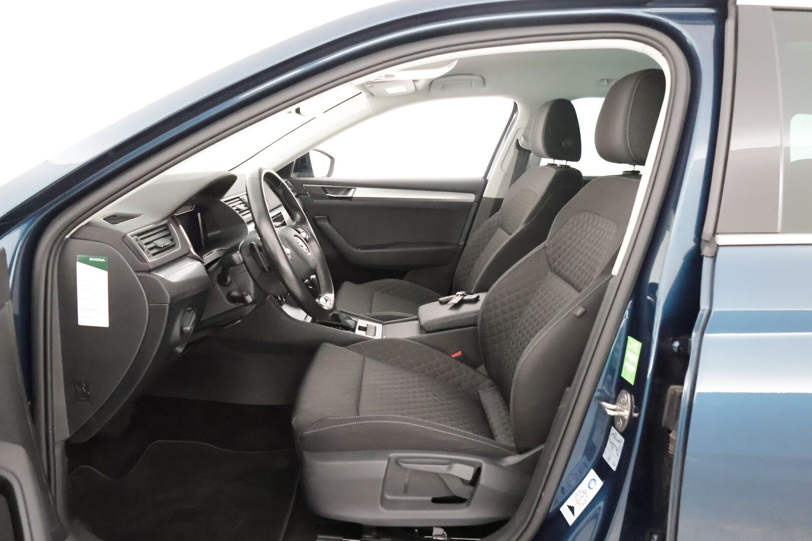 SKODA SUPERB 2021 1.4 TSI PHEV iV Ambition DSG*Webasto / Adapt. Vakkari / P-kamera / Koukku / Apple&Android / LED-valot / Kaistavahti* - *2x renkaat / Digimittaristo*