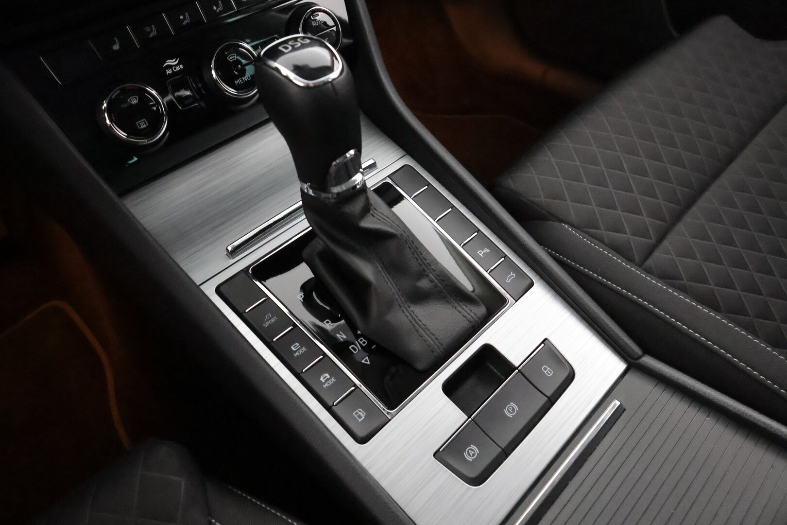 SKODA SUPERB 2021 1.4 TSI PHEV iV Ambition DSG*Webasto / Adapt. Vakkari / P-kamera / Koukku / Apple&Android / LED-valot / Kaistavahti* - *2x renkaat / Digimittaristo*