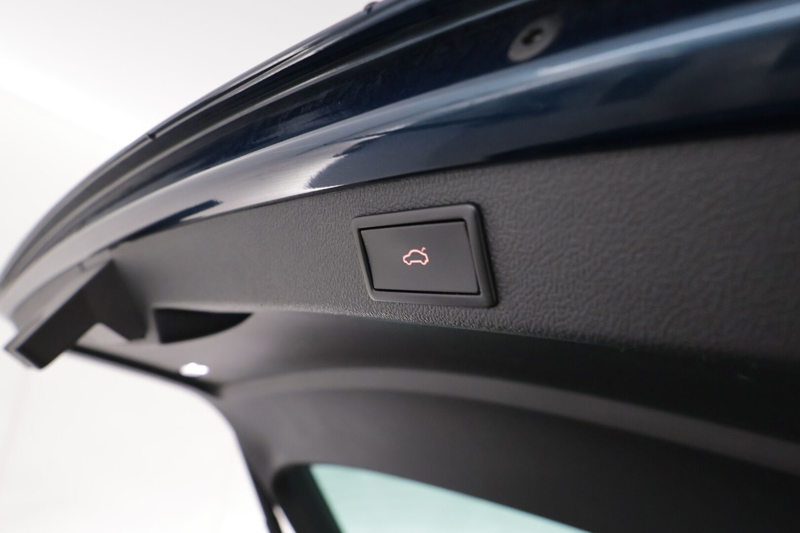 SKODA SUPERB 2021 1.4 TSI PHEV iV Ambition DSG*Webasto / Adapt. Vakkari / P-kamera / Koukku / Apple&Android / LED-valot / Kaistavahti* - *2x renkaat / Digimittaristo*